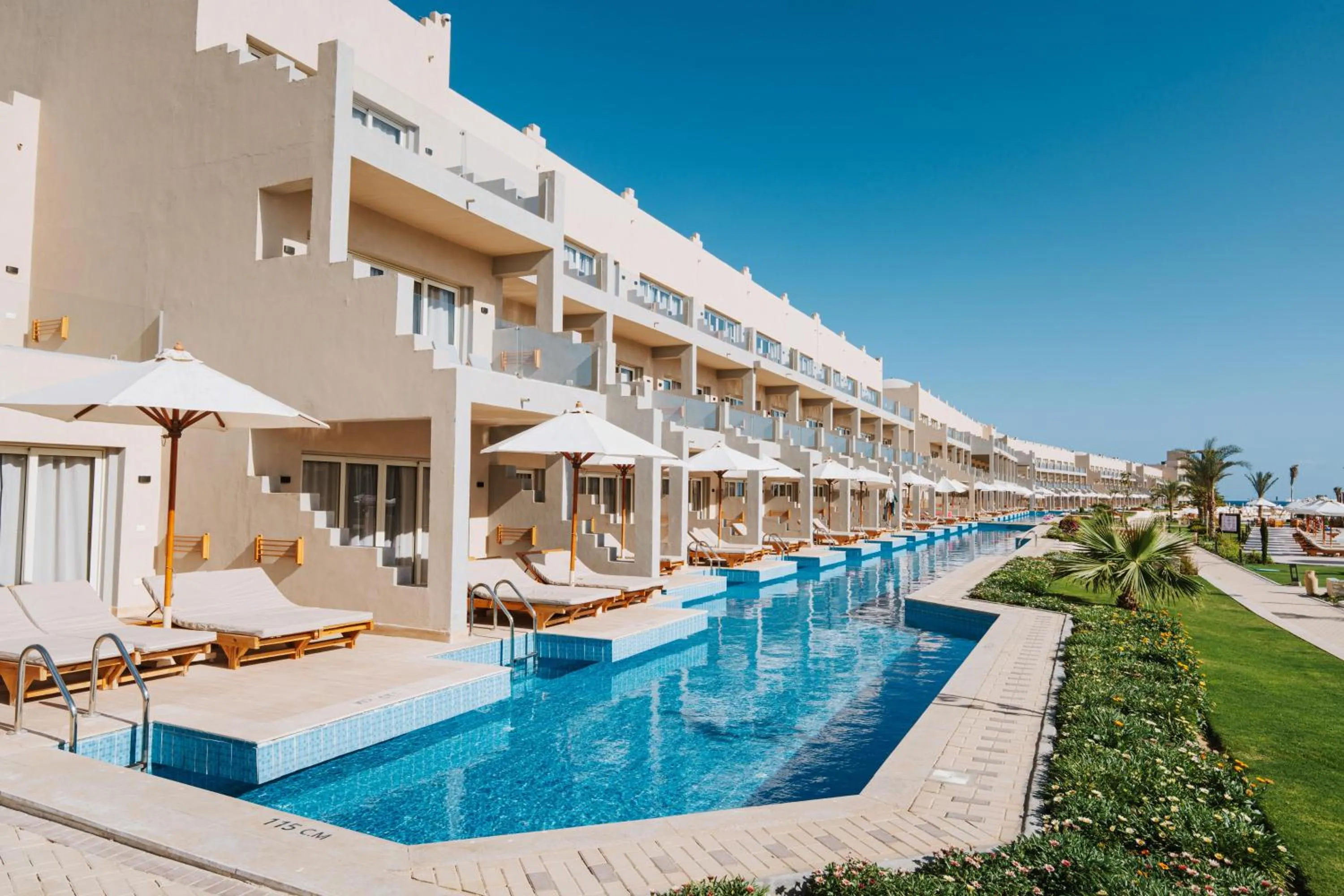 Swimming pool in Diamond Beach by Pearl Resorts