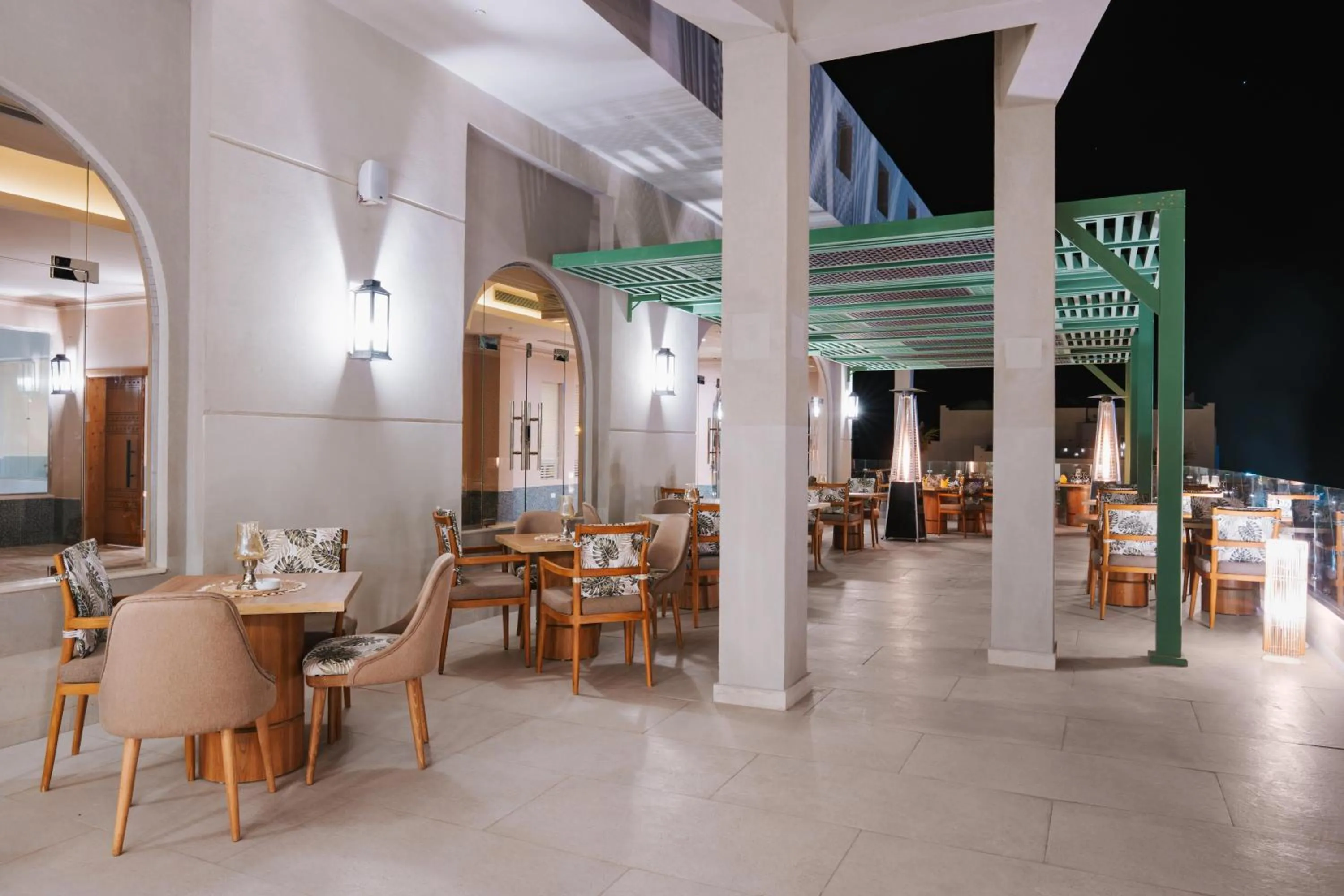 Restaurant/places to eat in Diamond Beach by Pearl Resorts