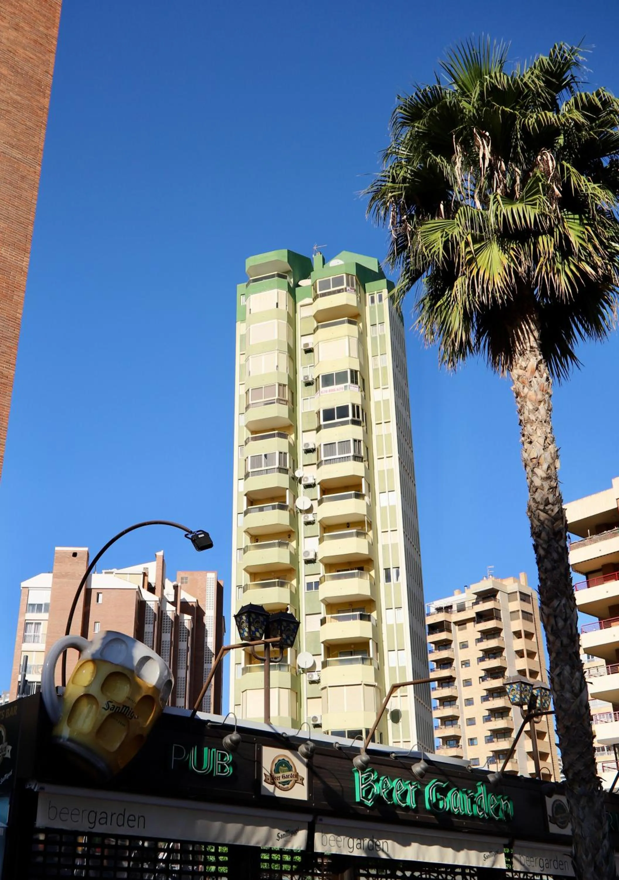 Facade/entrance in Apartamentos Torre Gerona