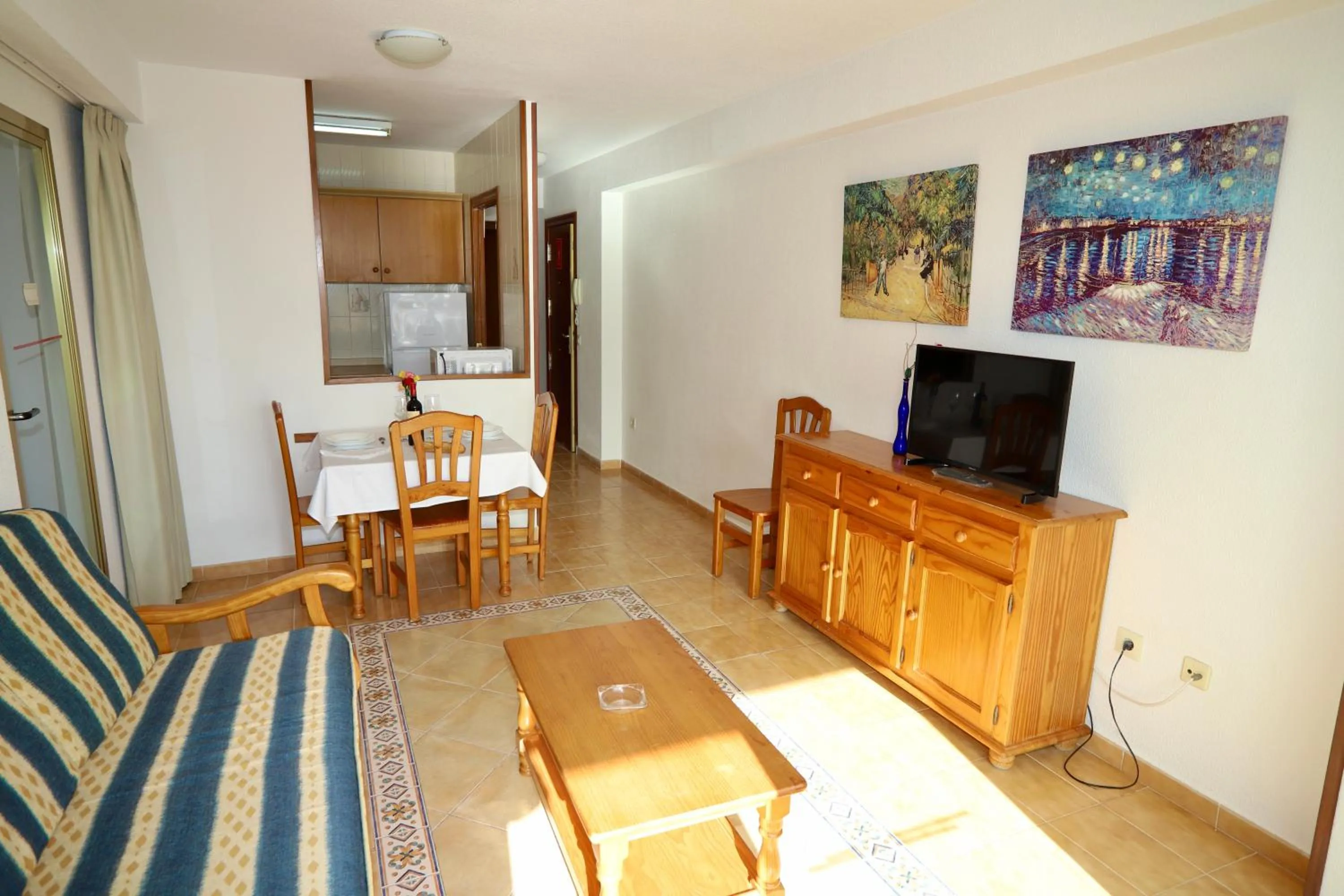 Living room in Apartamentos Torre Gerona
