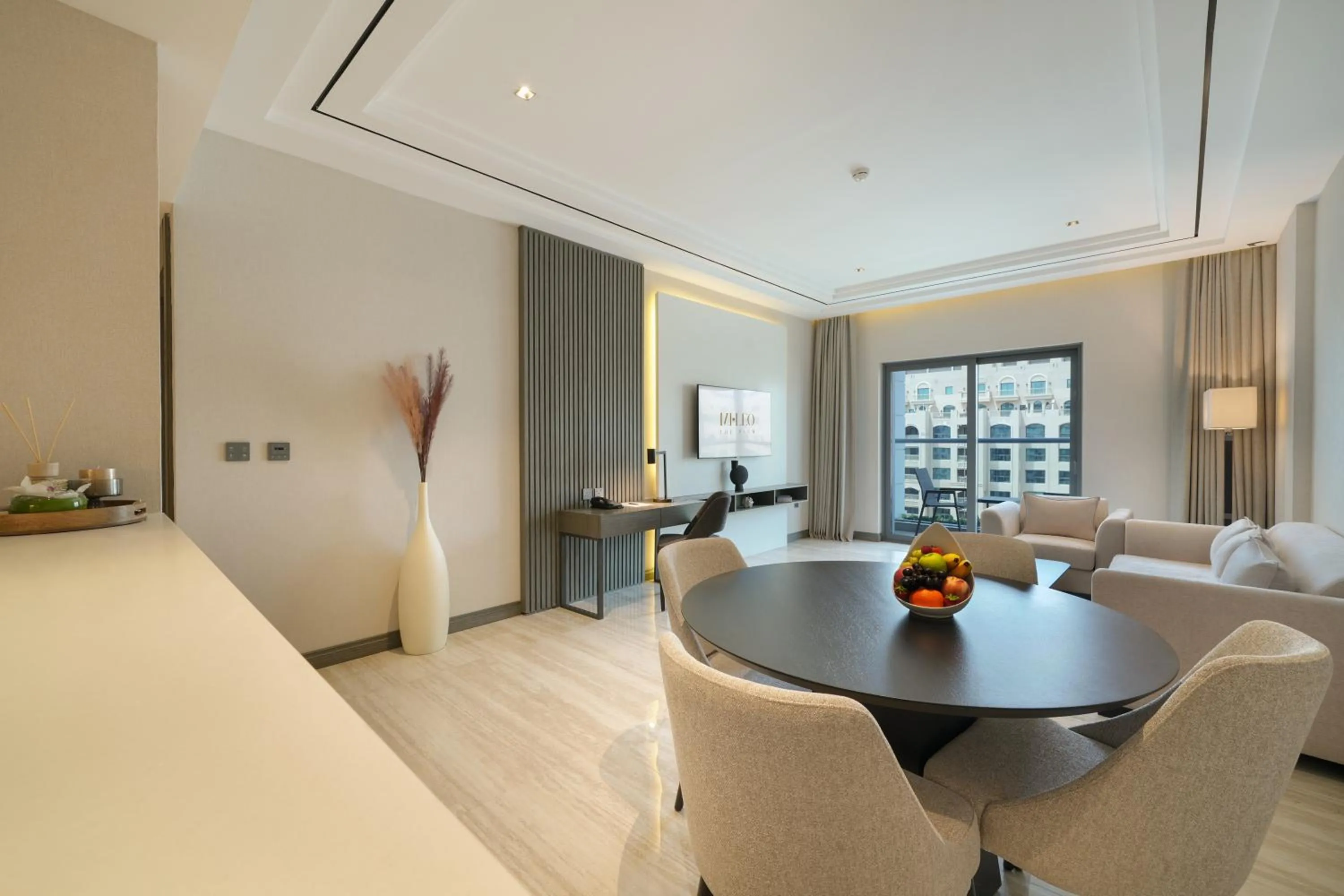 Living room, Bed in Mileo Hotel The Palm