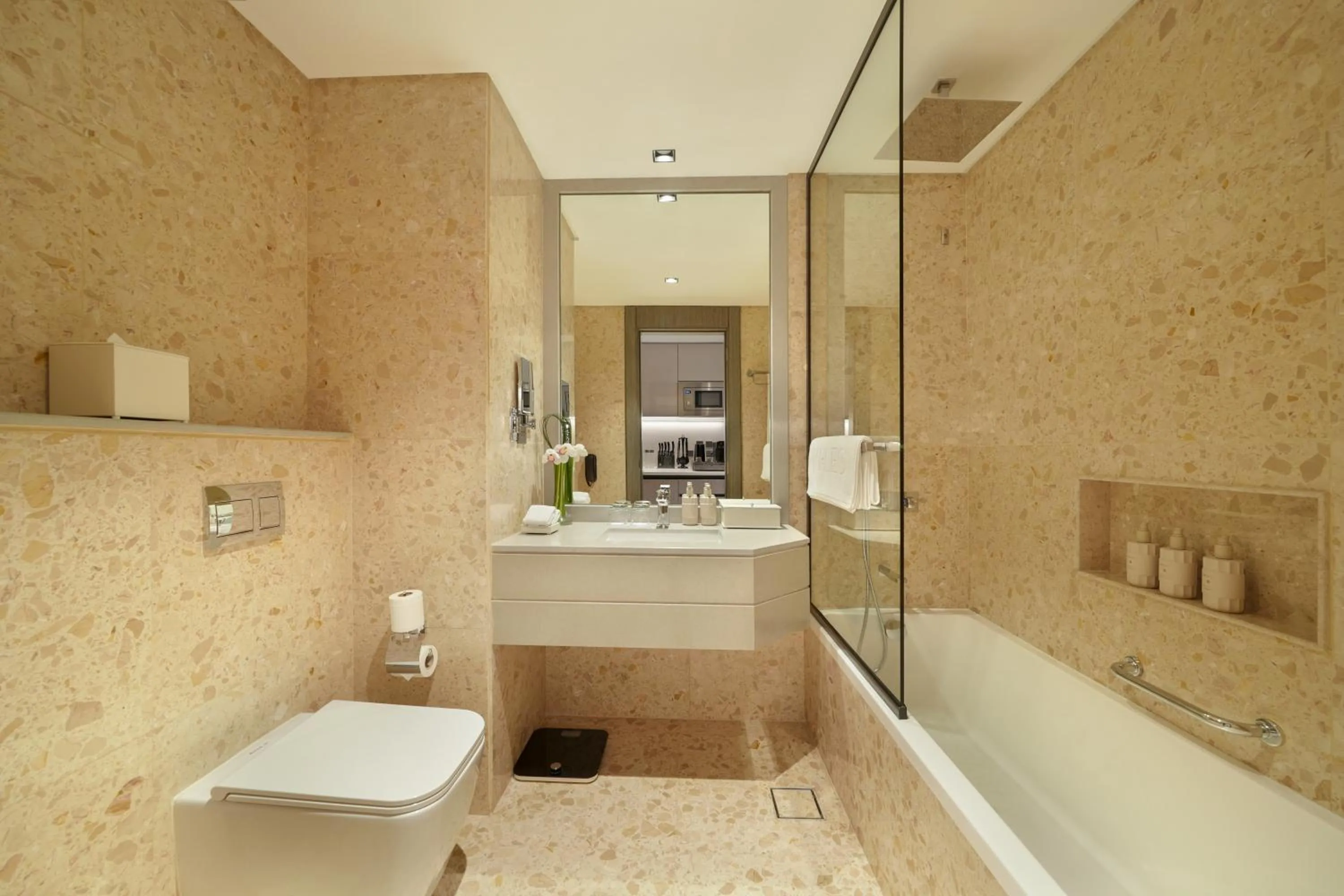 King Suite with Balcony in Mileo Hotel The Palm