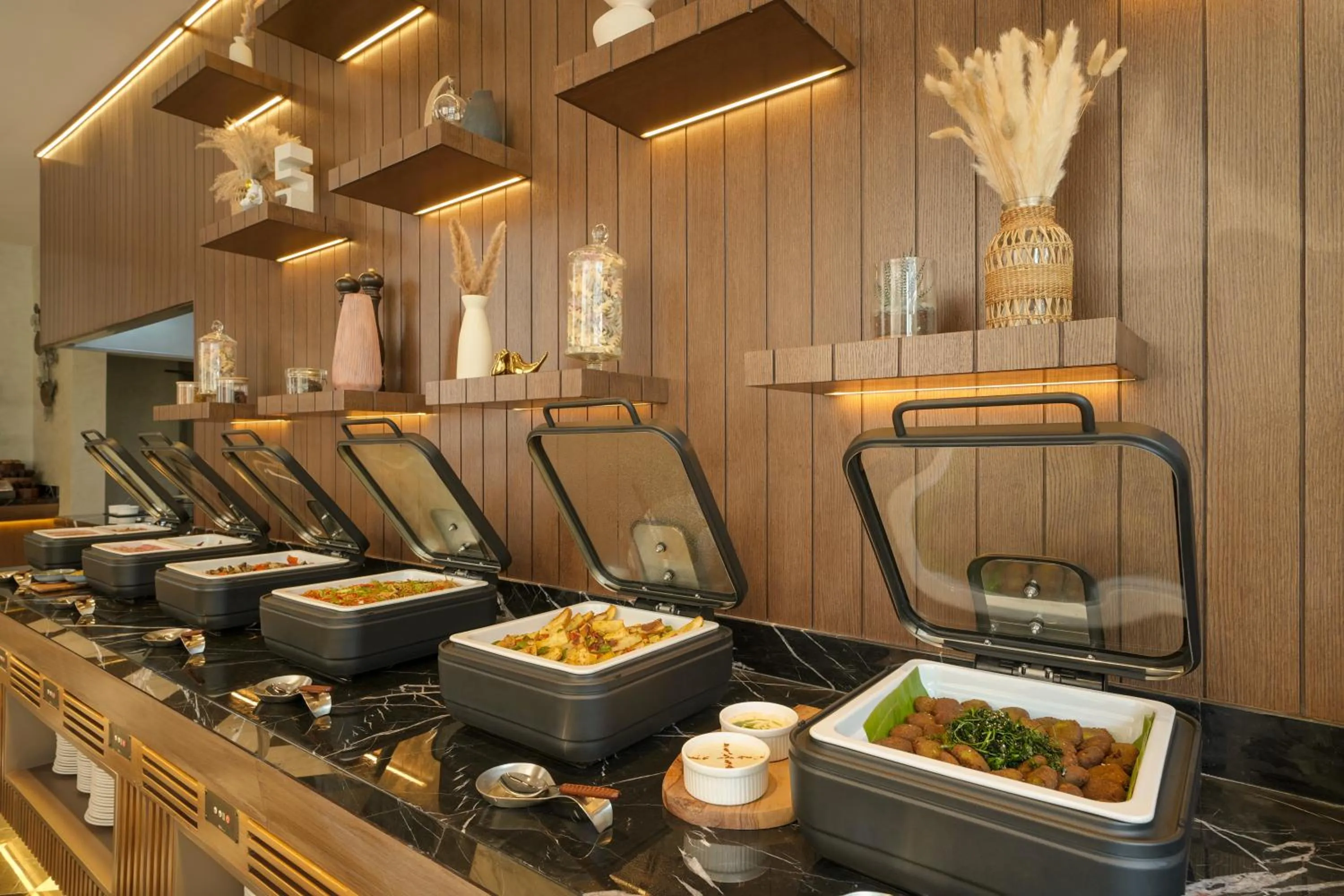 Restaurant/places to eat in Mileo Hotel The Palm