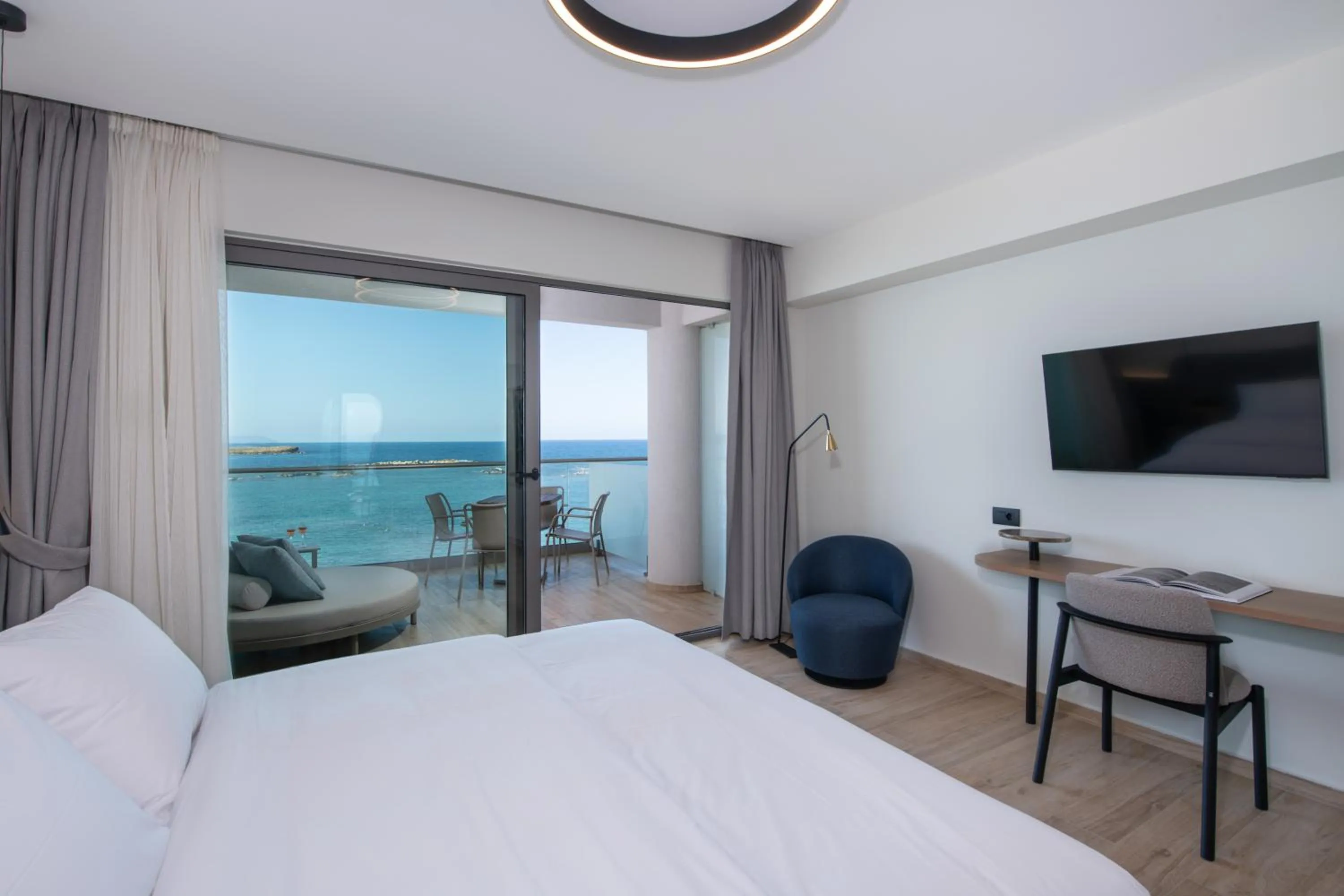 Bed in EdgeWater Beach Hotel