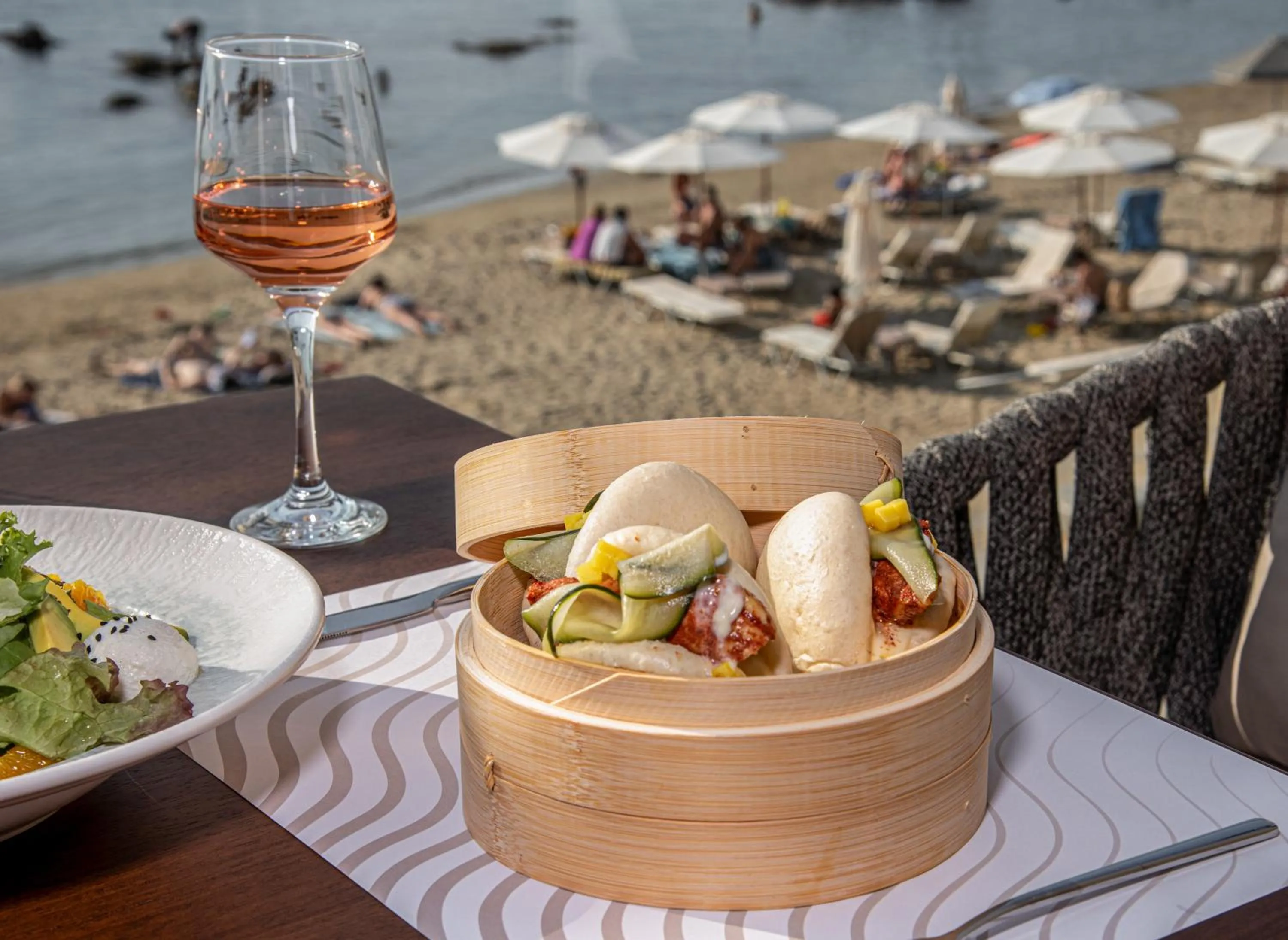 Restaurant/places to eat in EdgeWater Beach Hotel