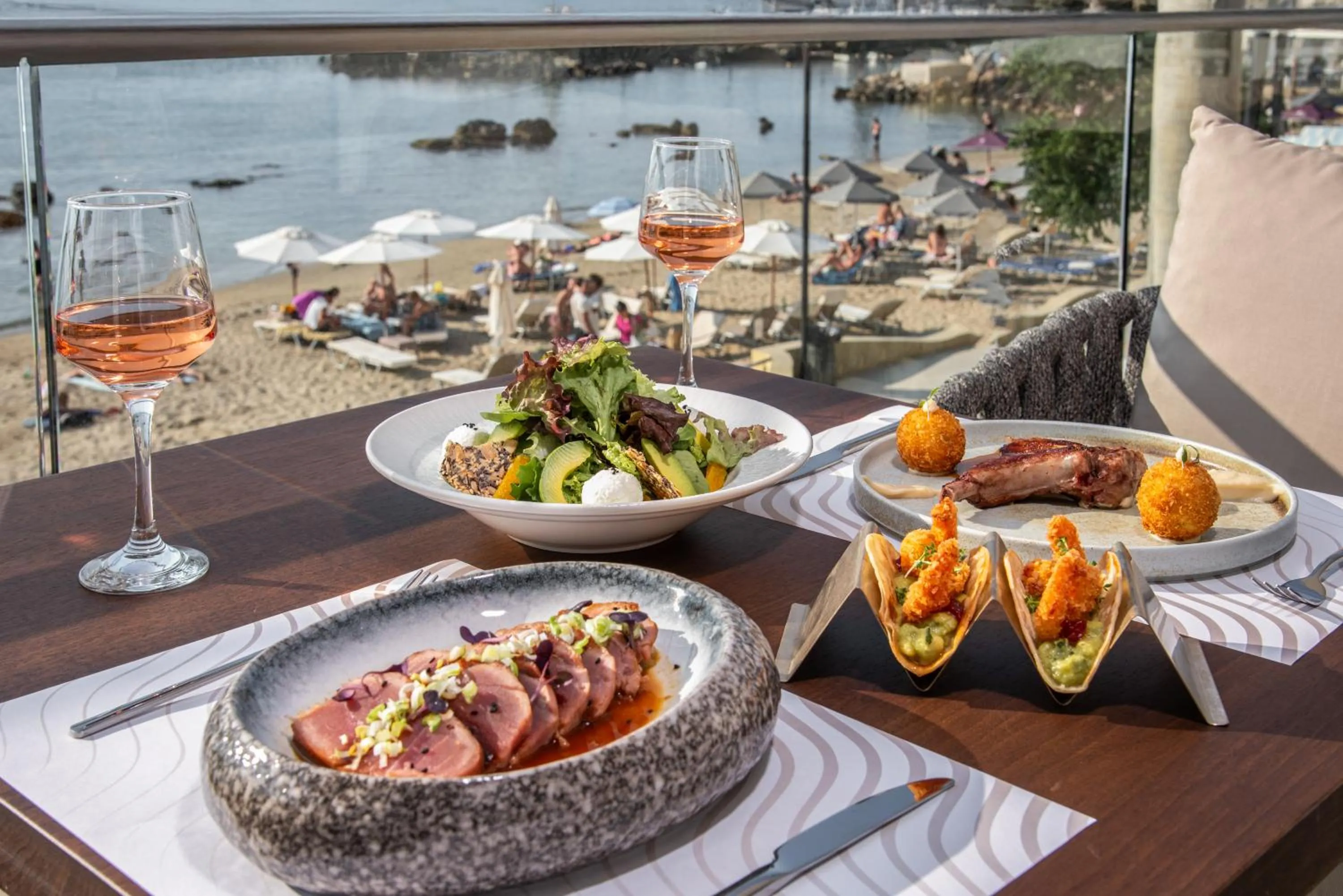 Restaurant/places to eat in EdgeWater Beach Hotel