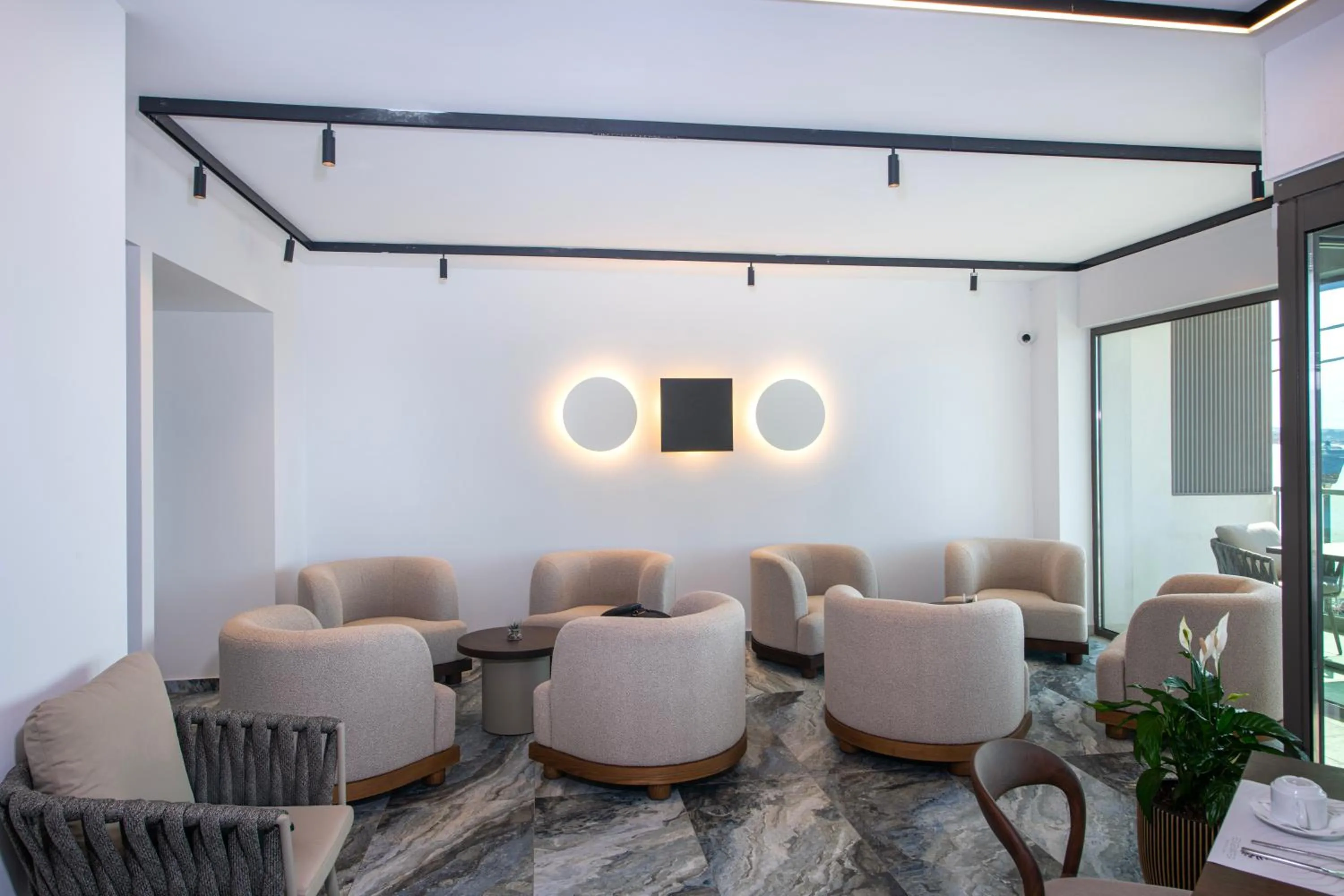 Living room in EdgeWater Beach Hotel