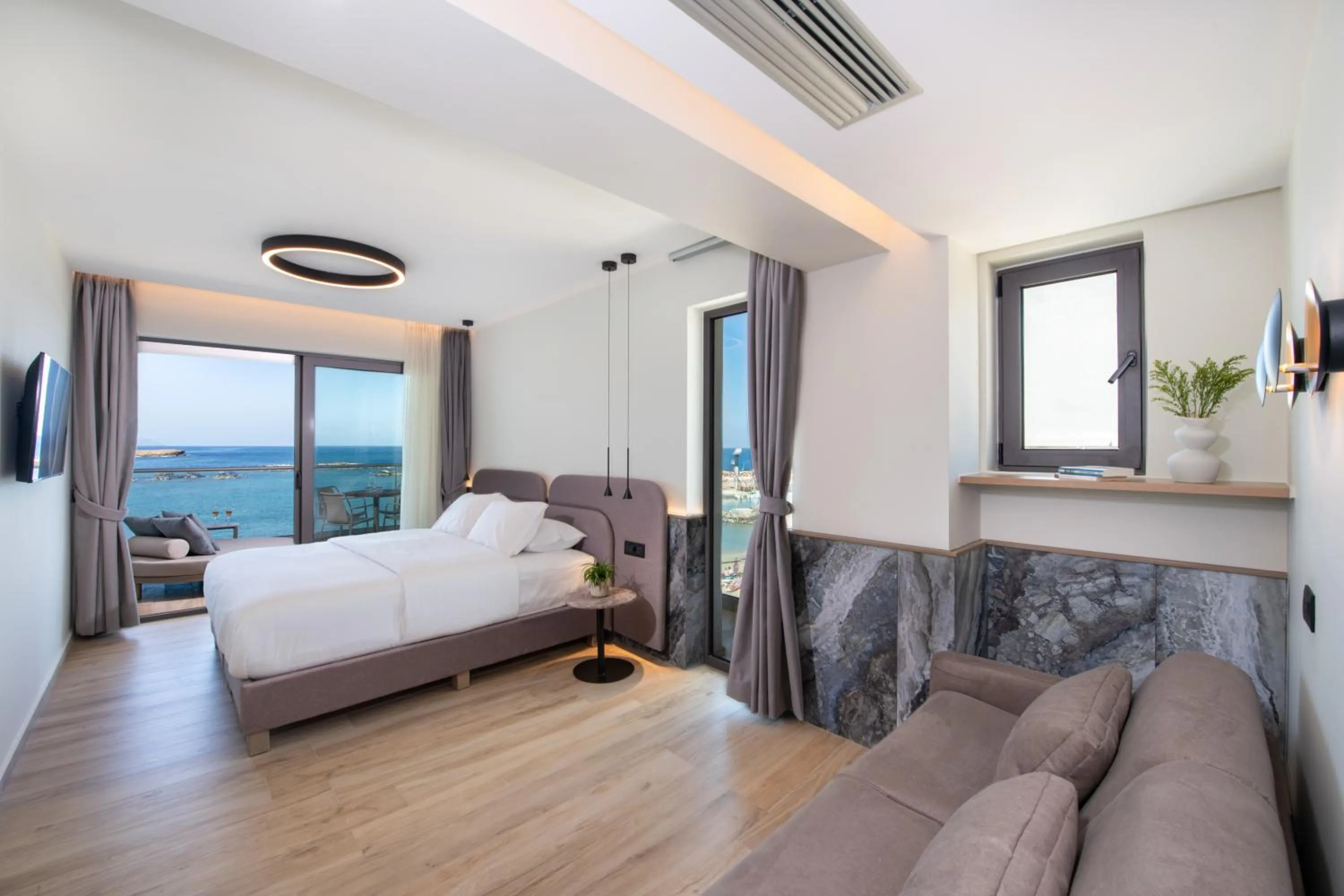 Bed in EdgeWater Beach Hotel