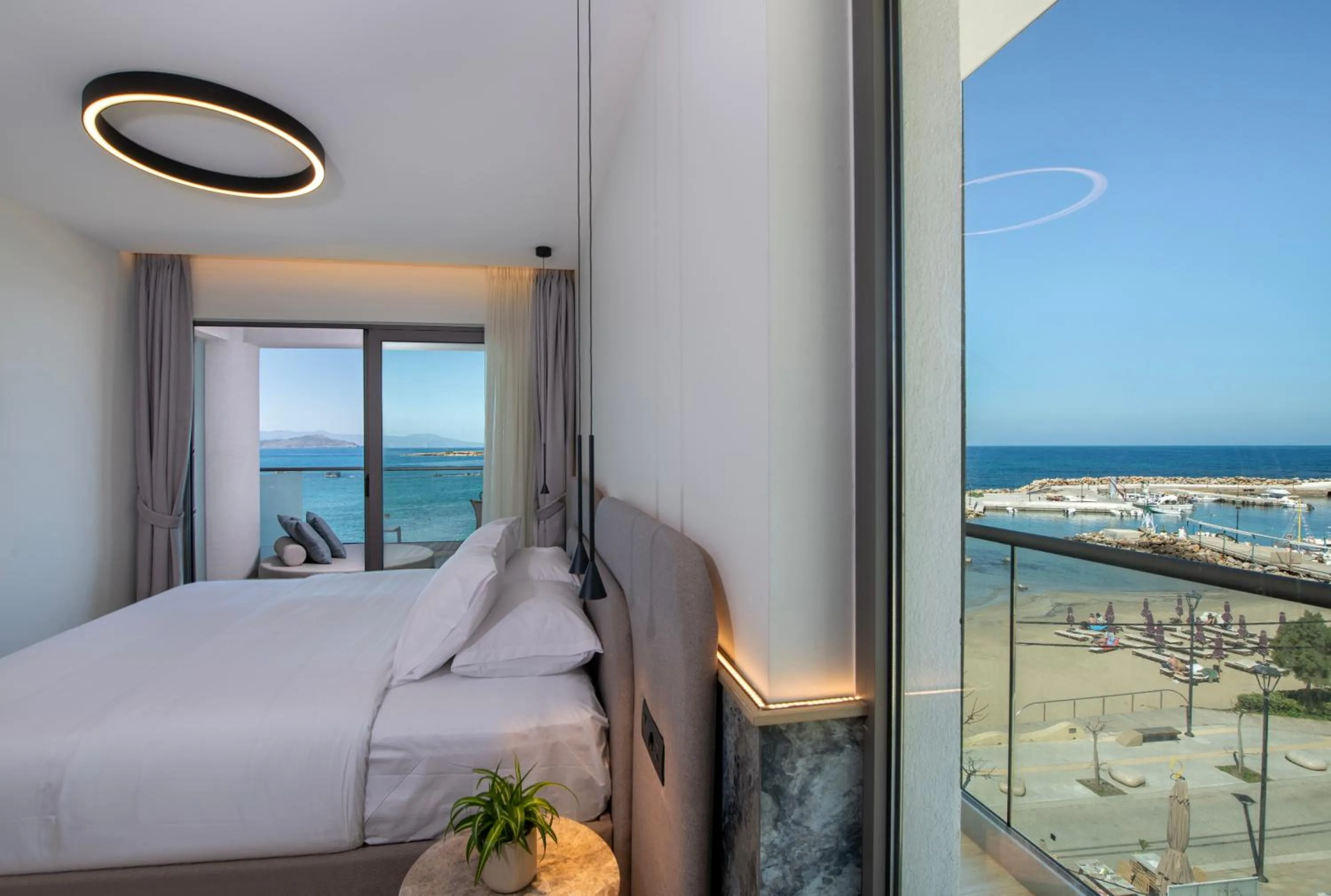 Bed in EdgeWater Beach Hotel