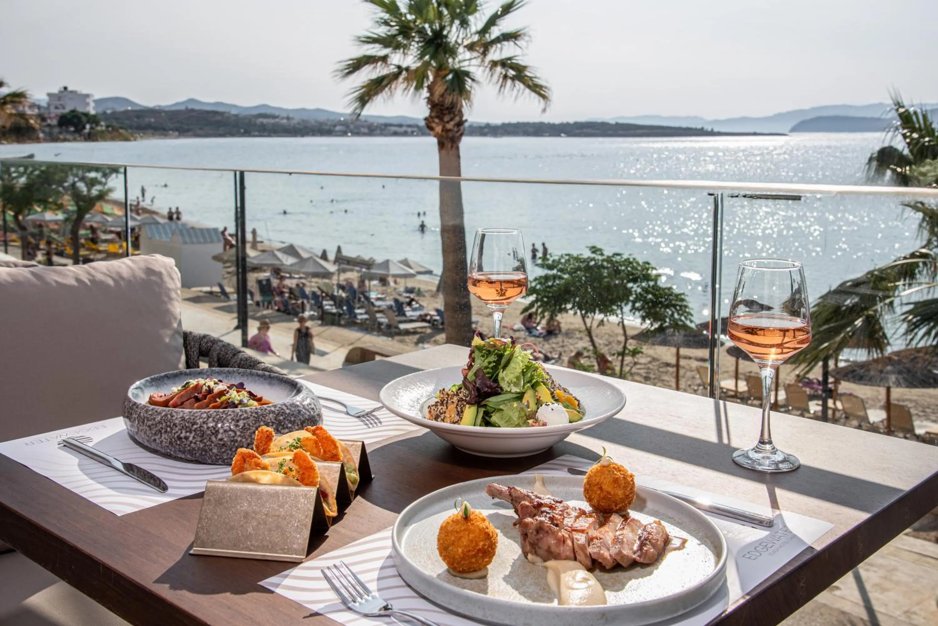 Restaurant/places to eat in EdgeWater Beach Hotel