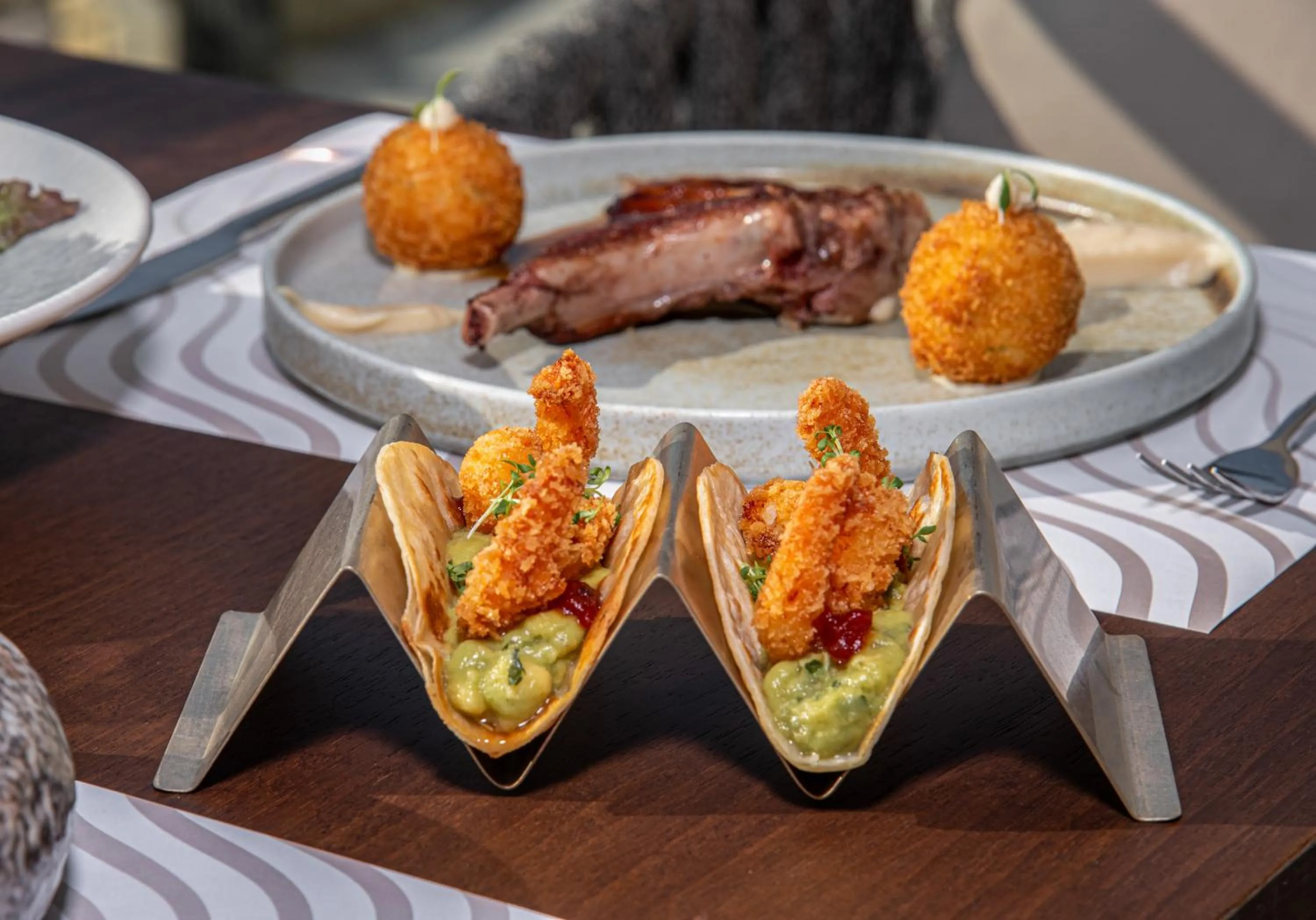 Restaurant/places to eat in EdgeWater Beach Hotel