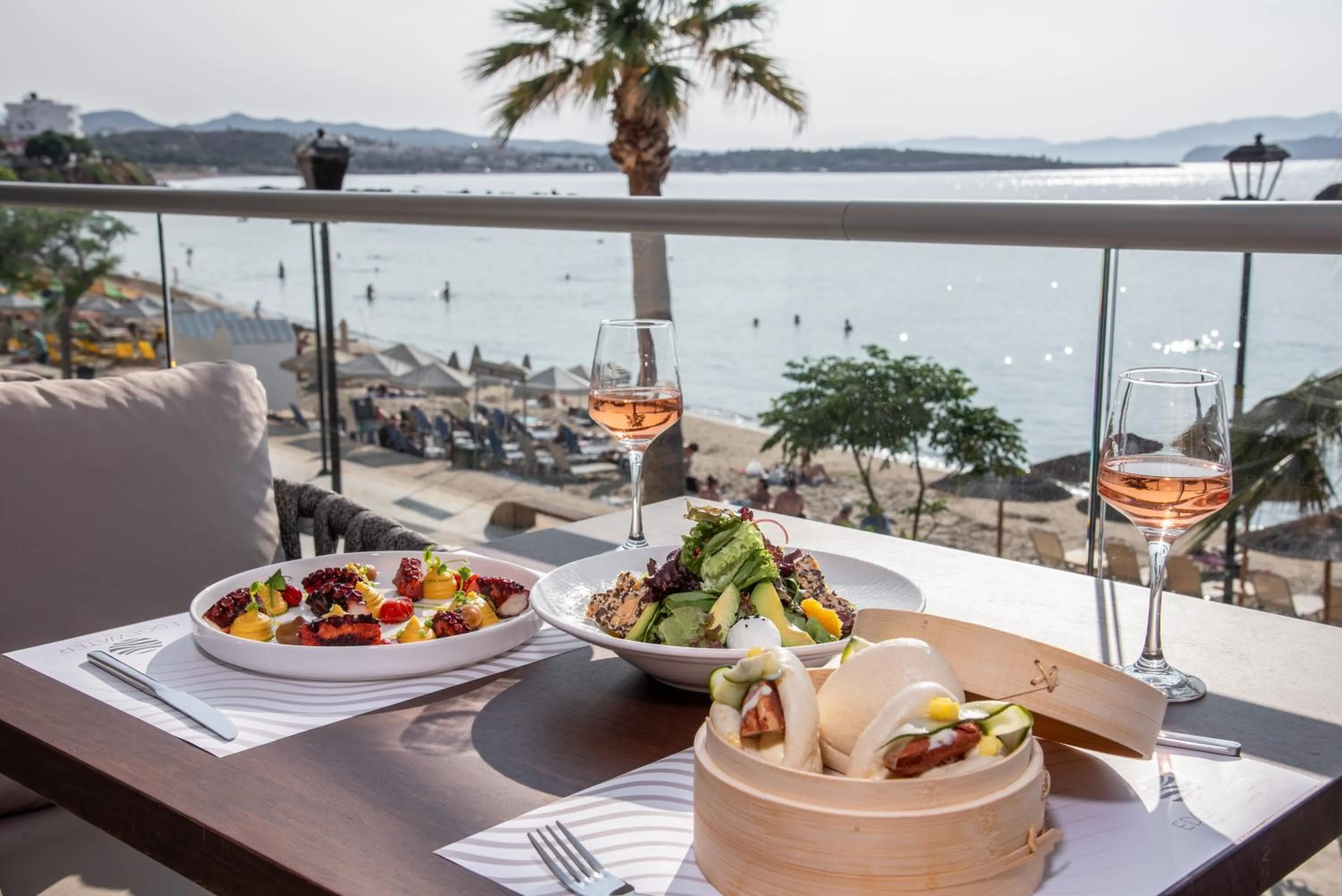 Restaurant/places to eat in EdgeWater Beach Hotel