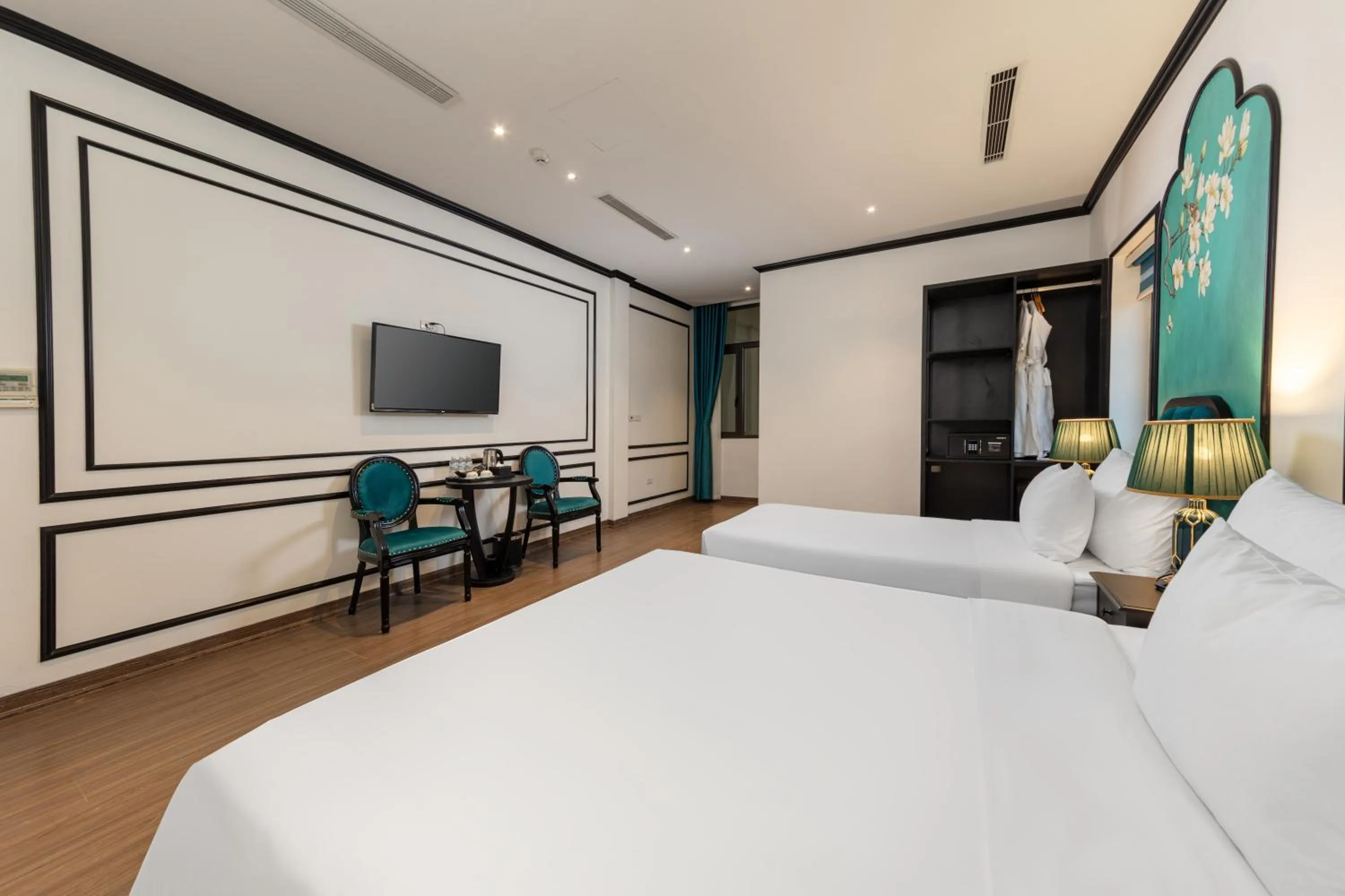 Communal lounge/ TV room, Bed in Azen Lakeside Hotel & Travel