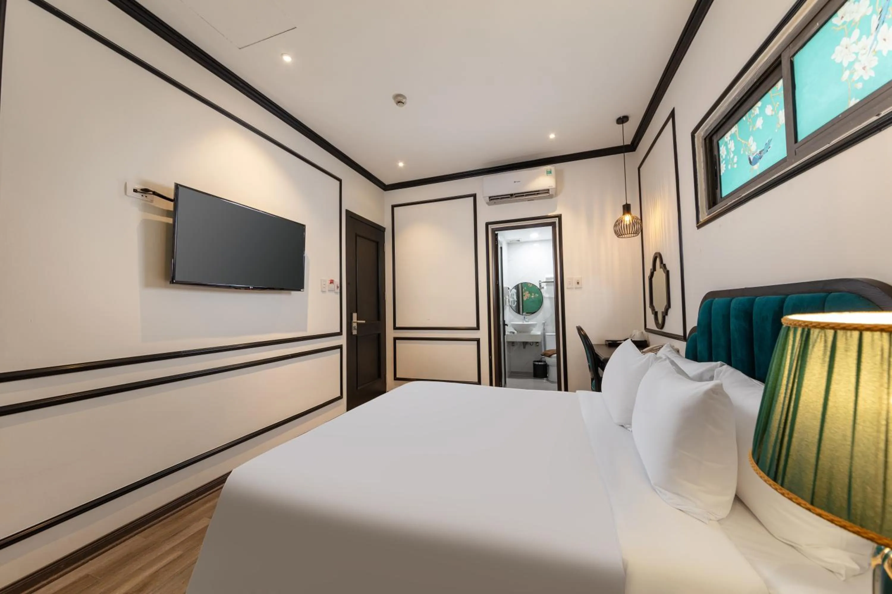 Communal lounge/ TV room, Bed in Azen Lakeside Hotel & Travel