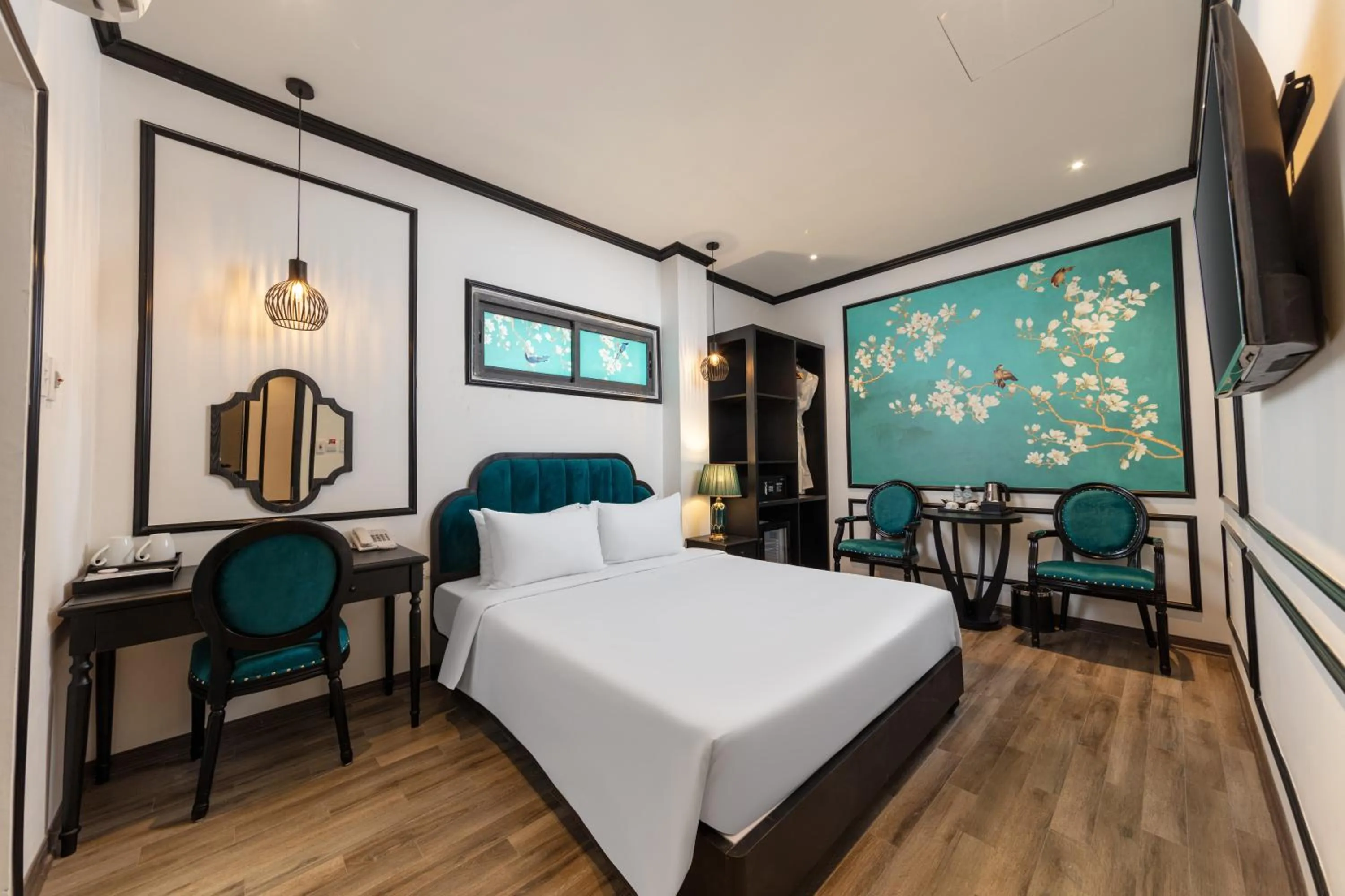 Communal lounge/ TV room, Bed in Azen Lakeside Hotel & Travel