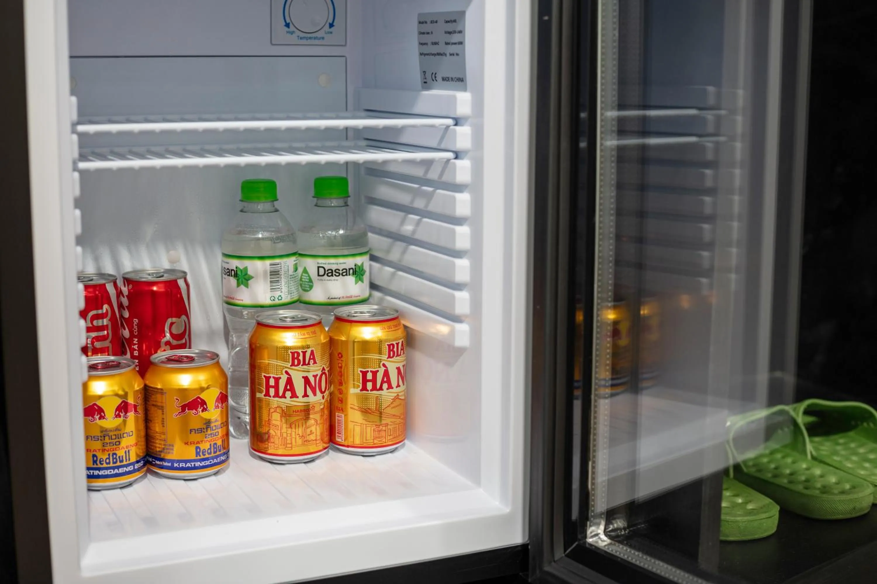 Food and drinks in Azen Lakeside Hotel & Travel