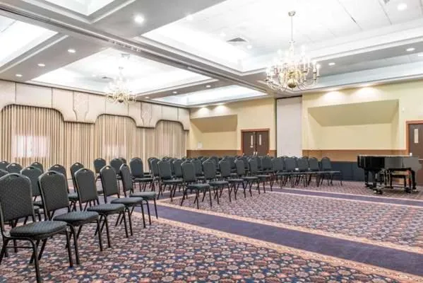 Meeting/conference room in Baymont by Wyndham Festus