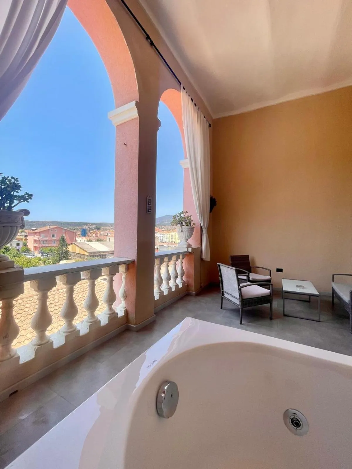 Hot Tub in Palazzo Pischedda