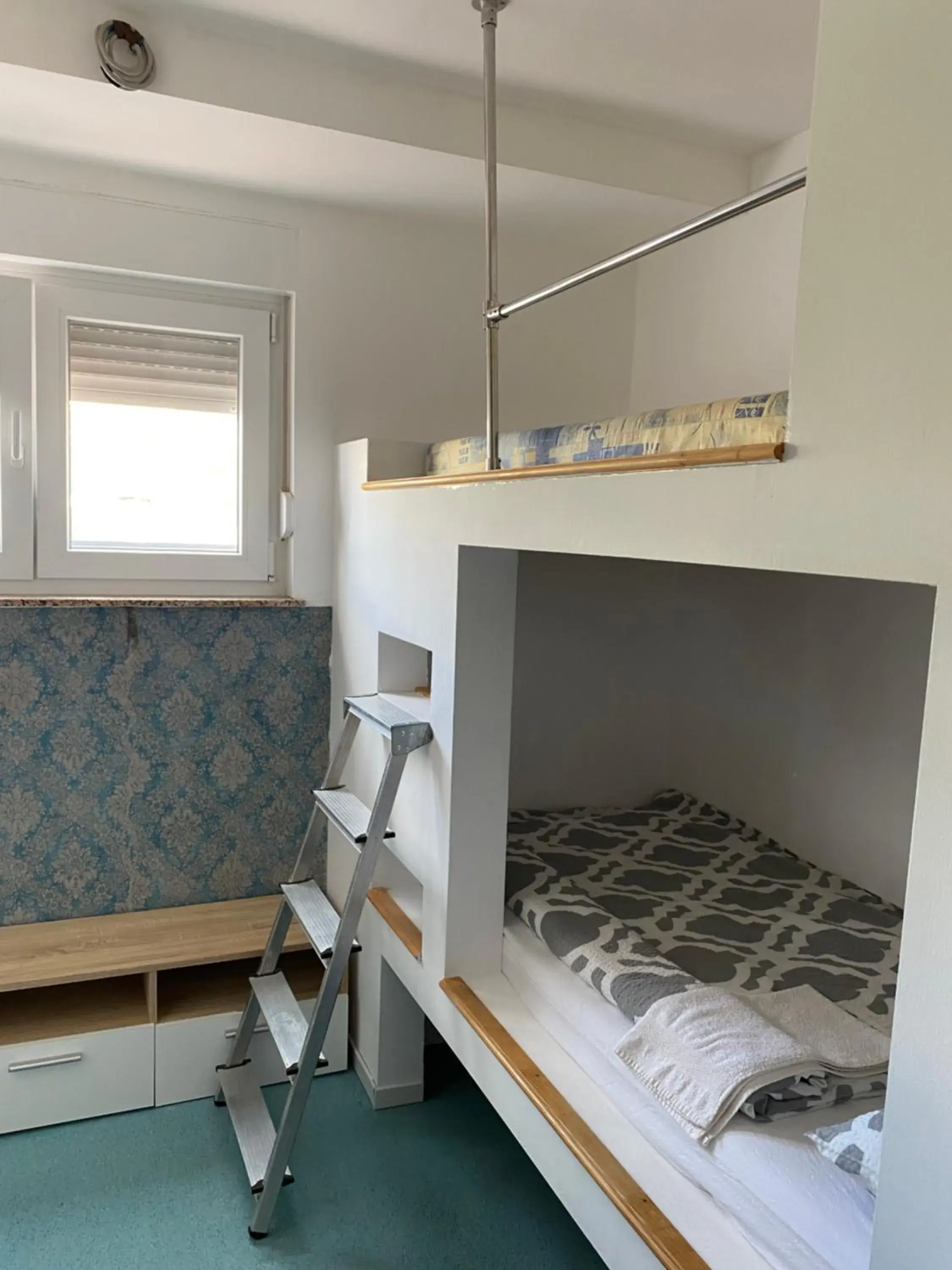Small Twin Room in Accommodation with an experience!!! HOSTEL KANTUN Unlimited free coffee throughout your stay !!! Small Twin Room in Accommodation with an experience!!! HOSTEL KANTUN Unlimited free coffee throughout your stay !!!