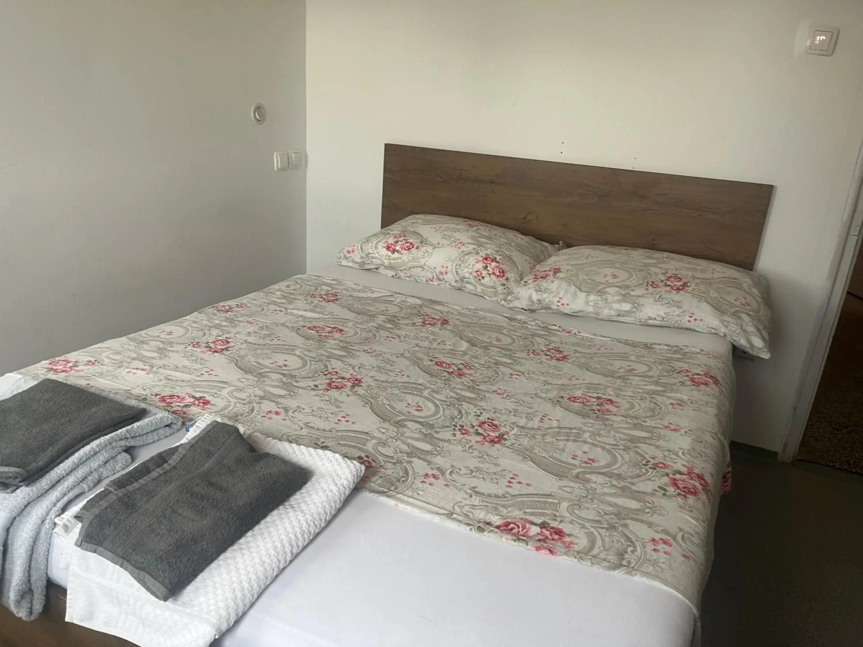 Double Room in Accommodation with an experience!!! HOSTEL KANTUN Unlimited free coffee throughout your stay !!! Double Room in Accommodation with an experience!!! HOSTEL KANTUN Unlimited free coffee throughout your stay !!!
