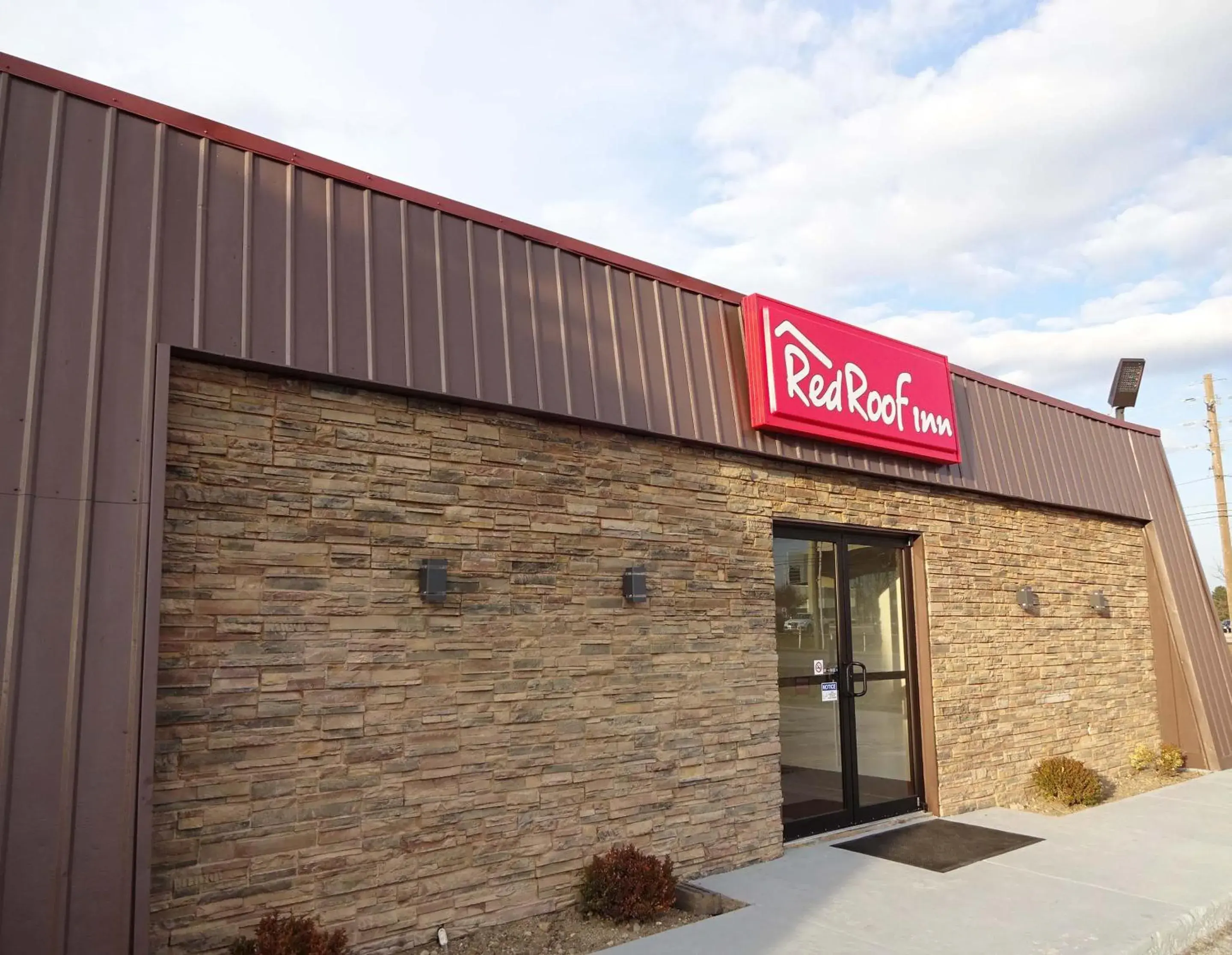 Property building in Red Roof Inn Indianapolis - Castleton Property building in Red Roof Inn Indianapolis - Castleton