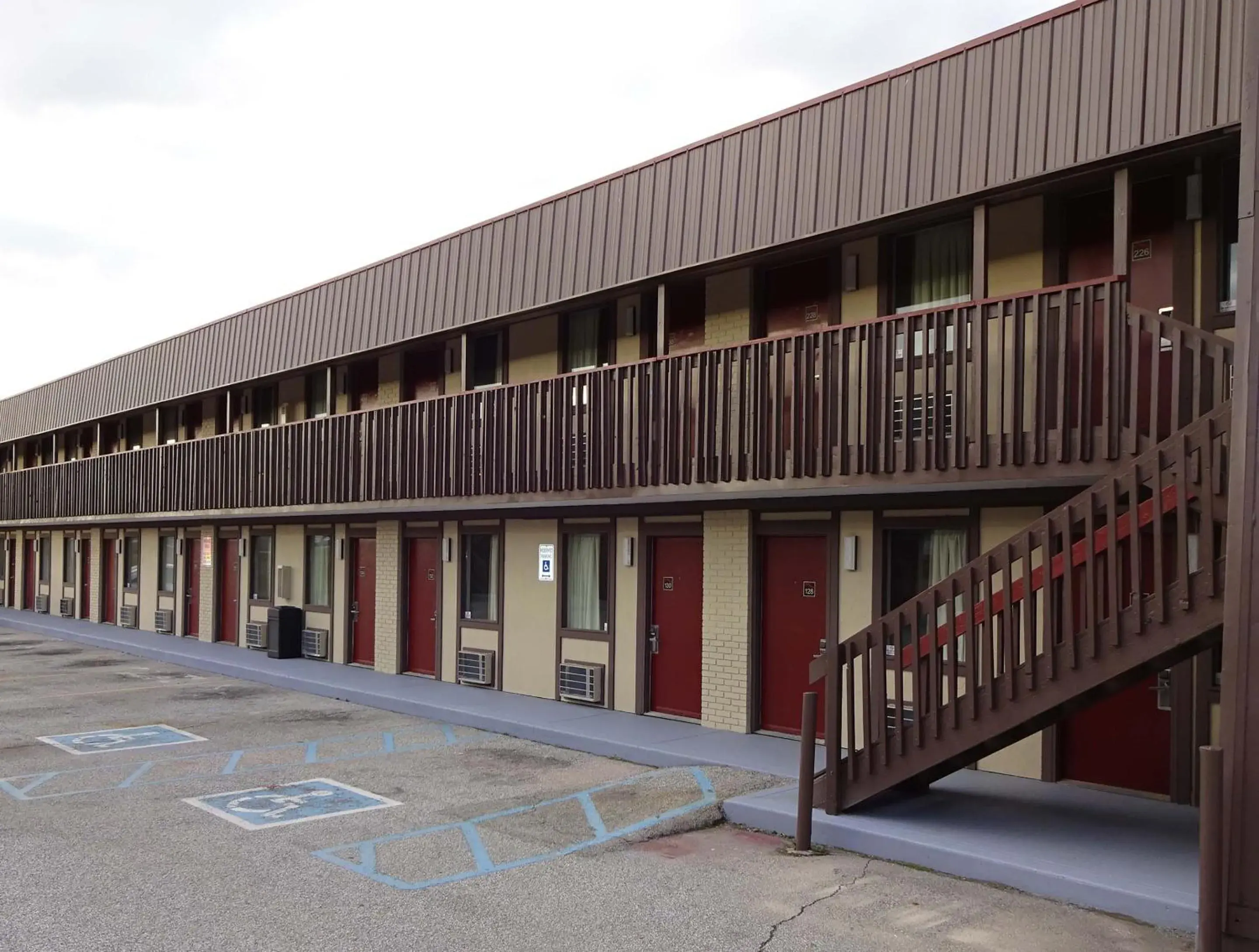 Property building in Red Roof Inn Indianapolis - Castleton Property building in Red Roof Inn Indianapolis - Castleton