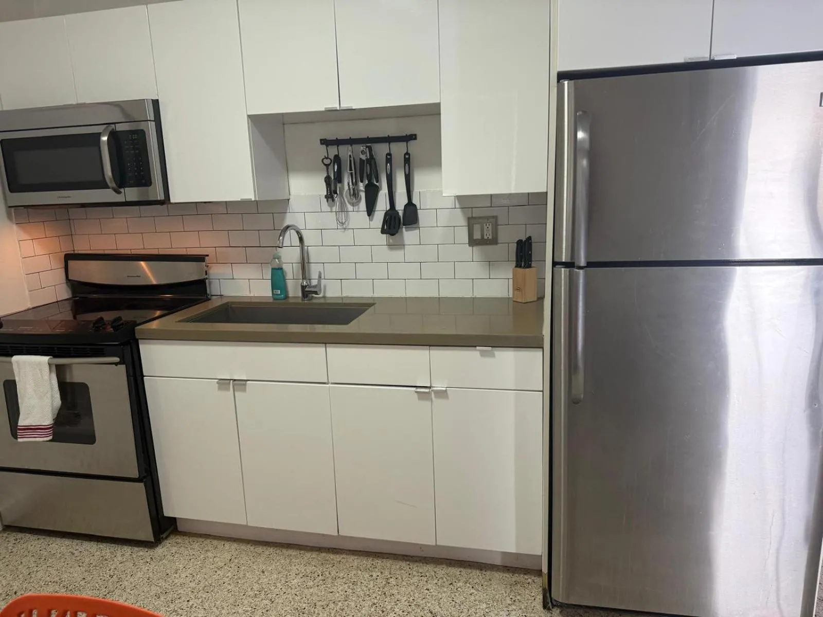 kitchen in Wynwood Bungalows By Renzzi