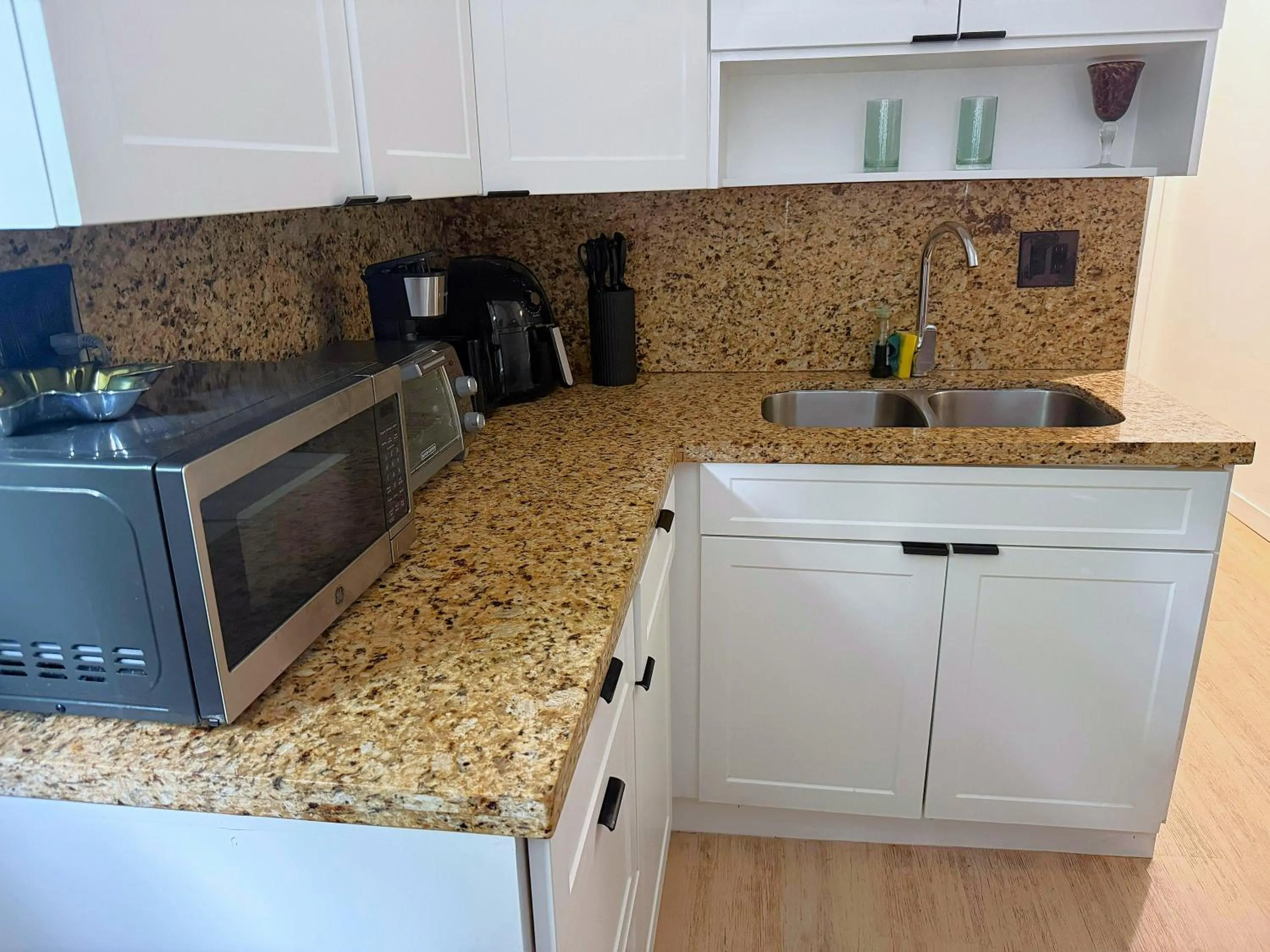 Kitchen or kitchenette in Wynwood Bungalows By Renzzi