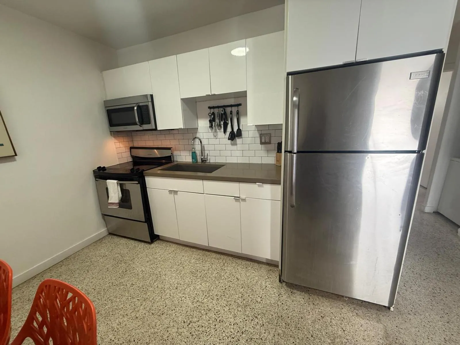Kitchen or kitchenette in Wynwood Bungalows By Renzzi