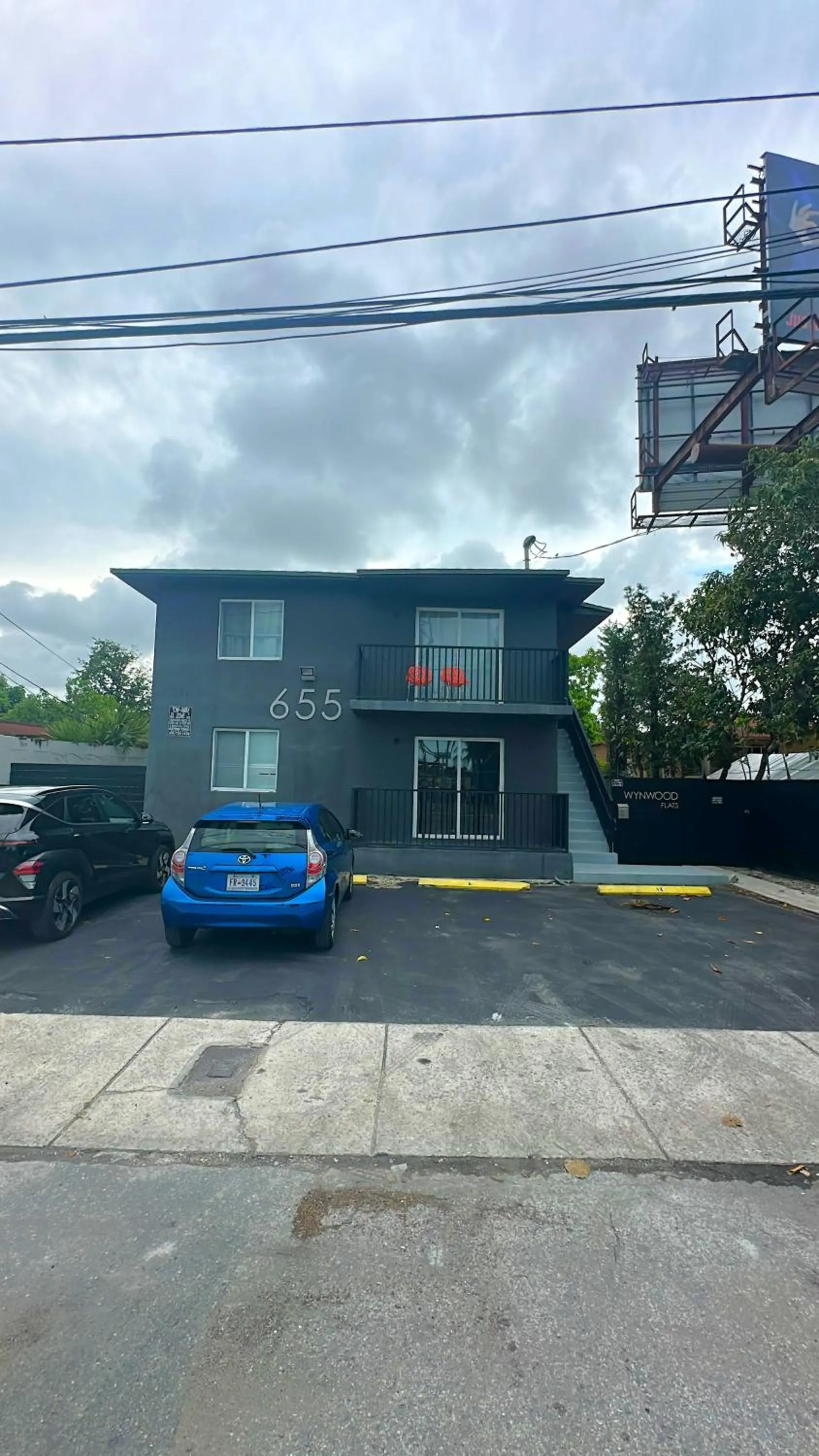 Parking in Wynwood Bungalows By Renzzi