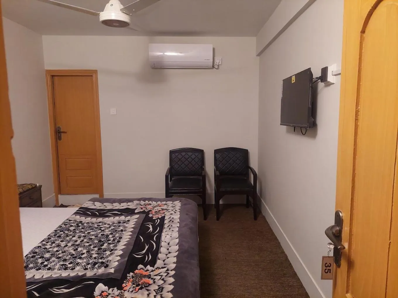 Bed in Shalimar Hotel