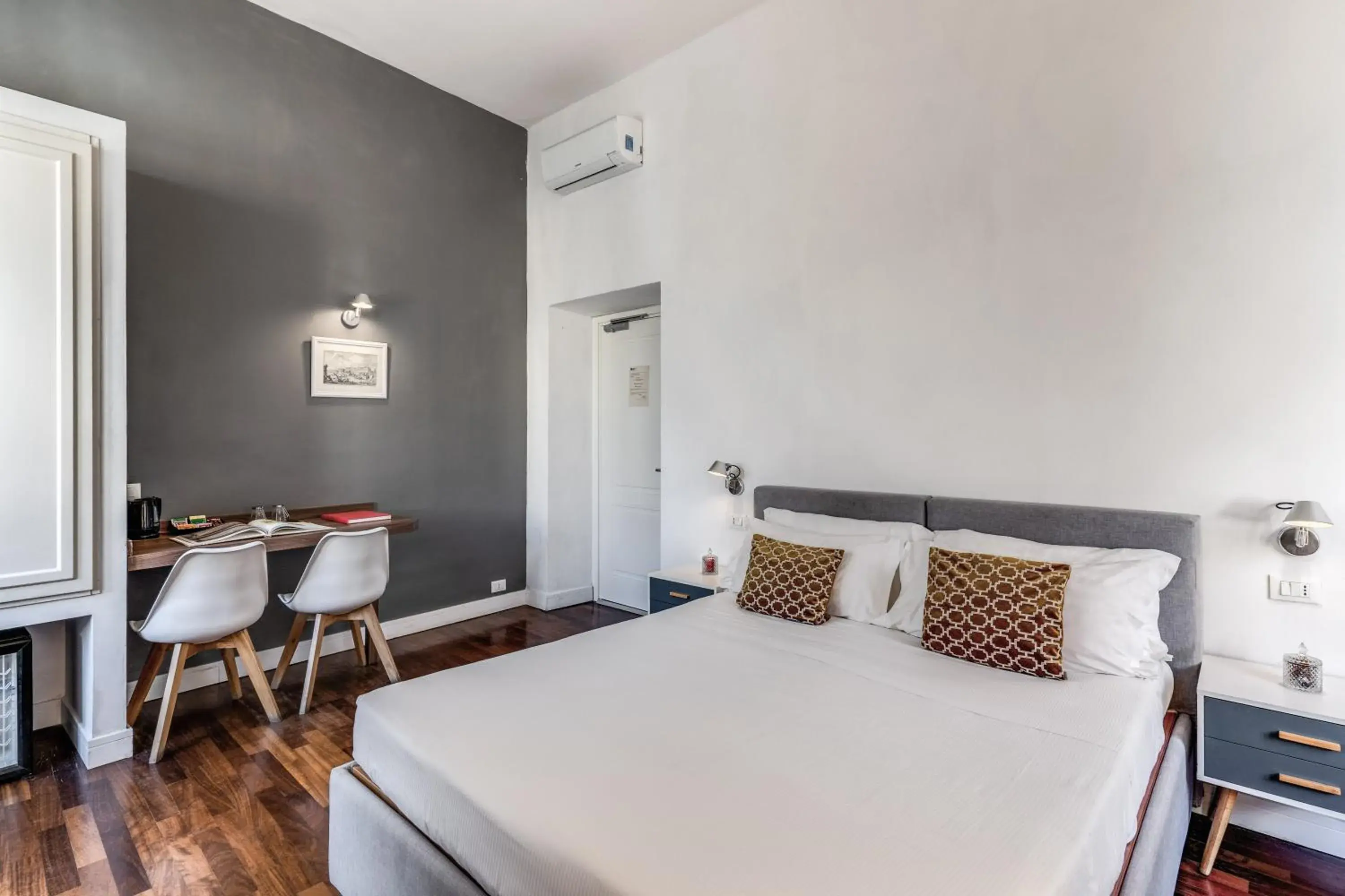 Bedroom, Bed in Little Queen Relais Bedroom, Bed in Little Queen Relais