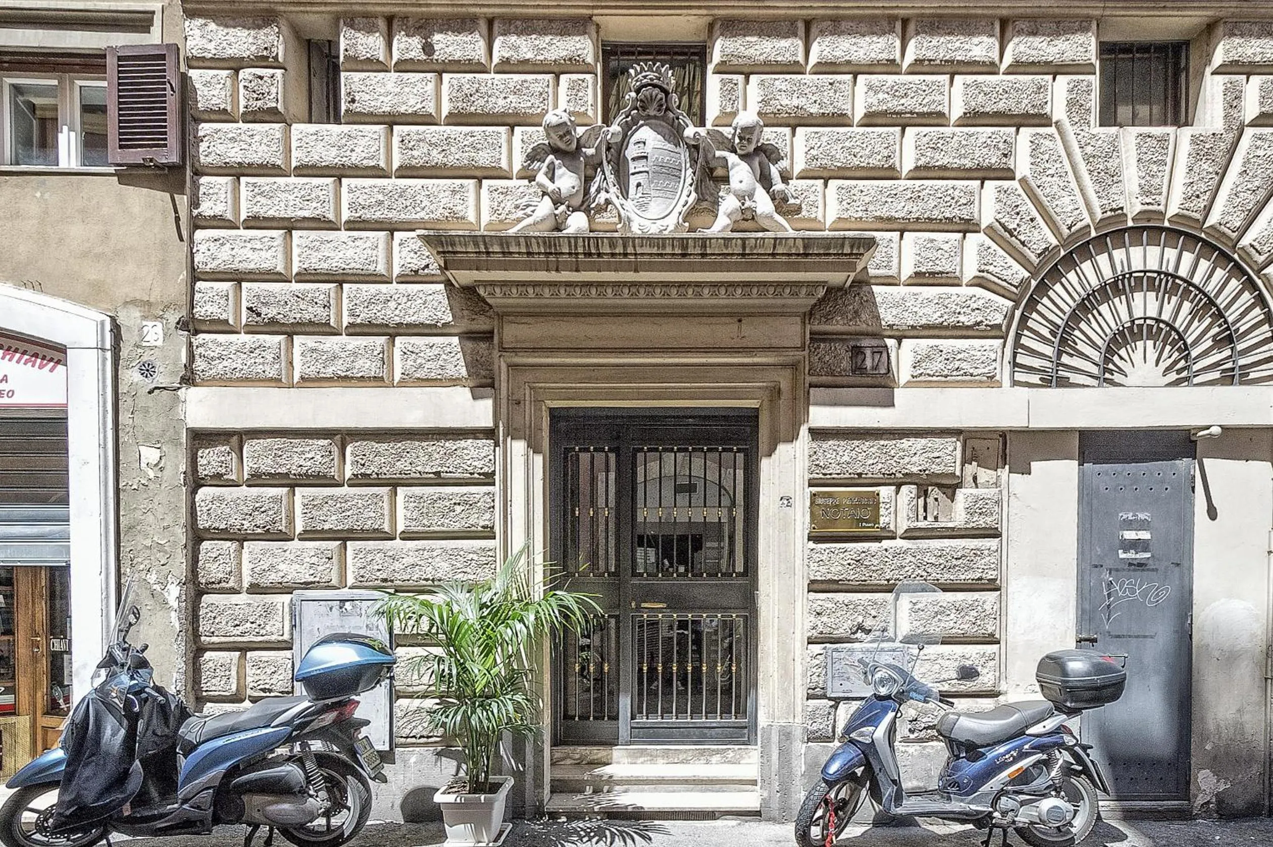 Facade/entrance in Little Queen Relais
