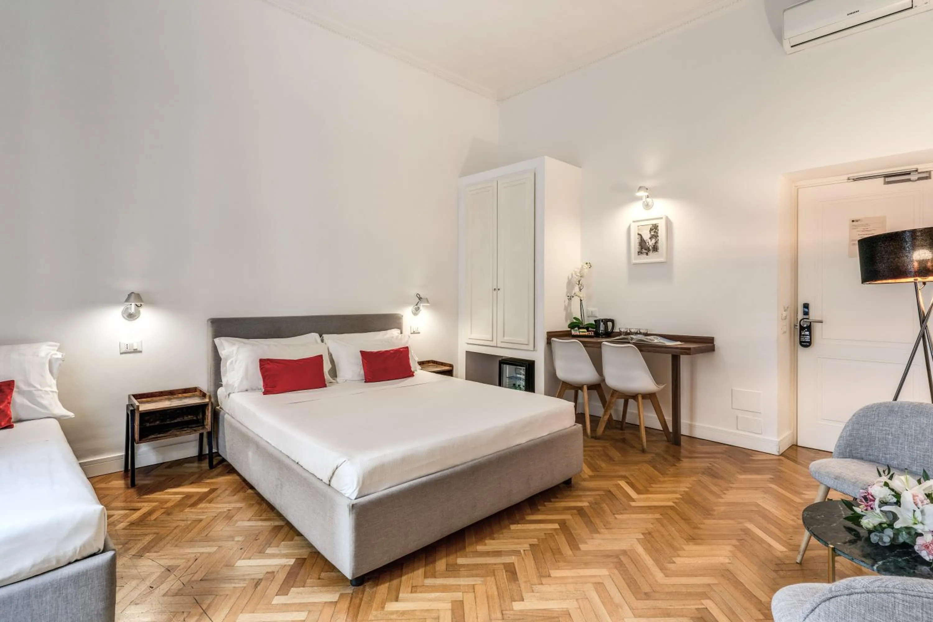 Bedroom, Bed in Little Queen Relais