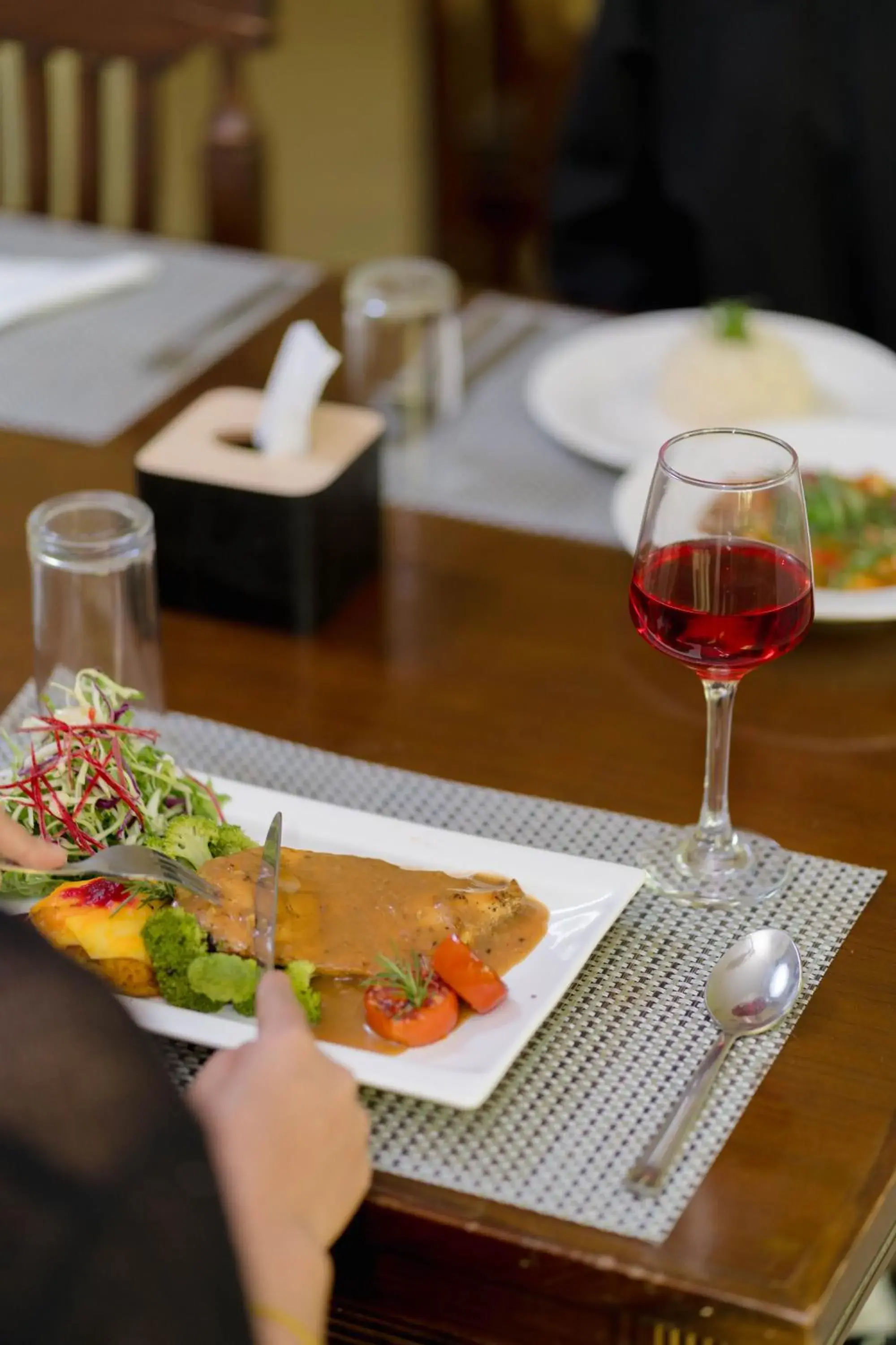 Restaurant/places to eat in Bojinee Resort Restaurant/places to eat in Bojinee Resort