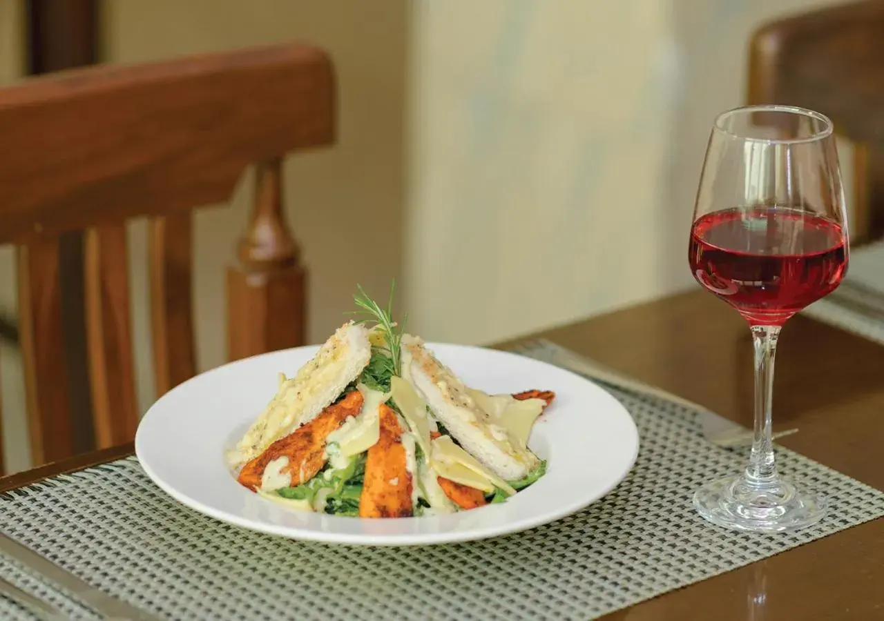 Restaurant/places to eat in Bojinee Resort Restaurant/places to eat in Bojinee Resort