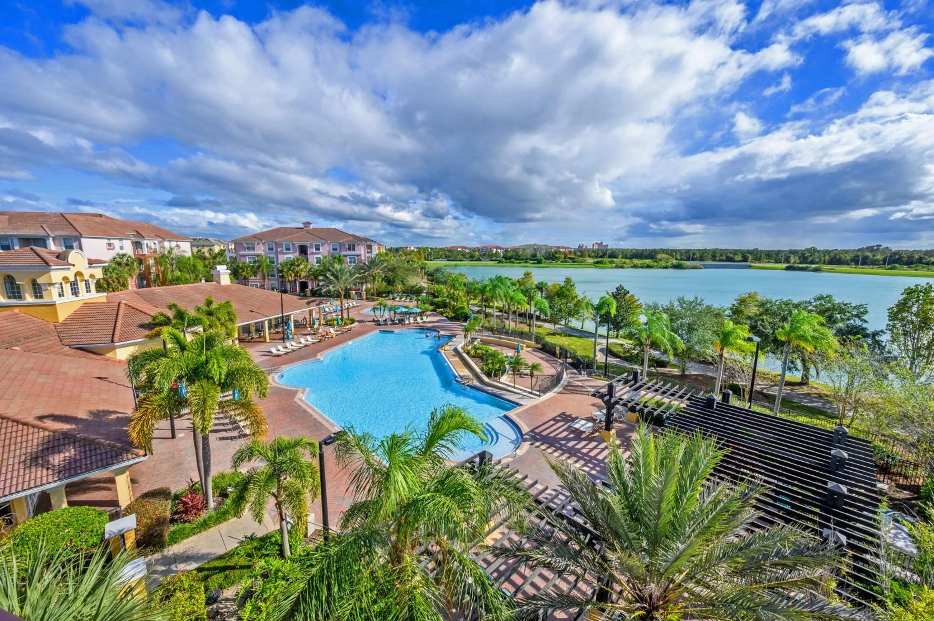 Luxury Lakeview Penthouse, Vista Cay Orlando 1025