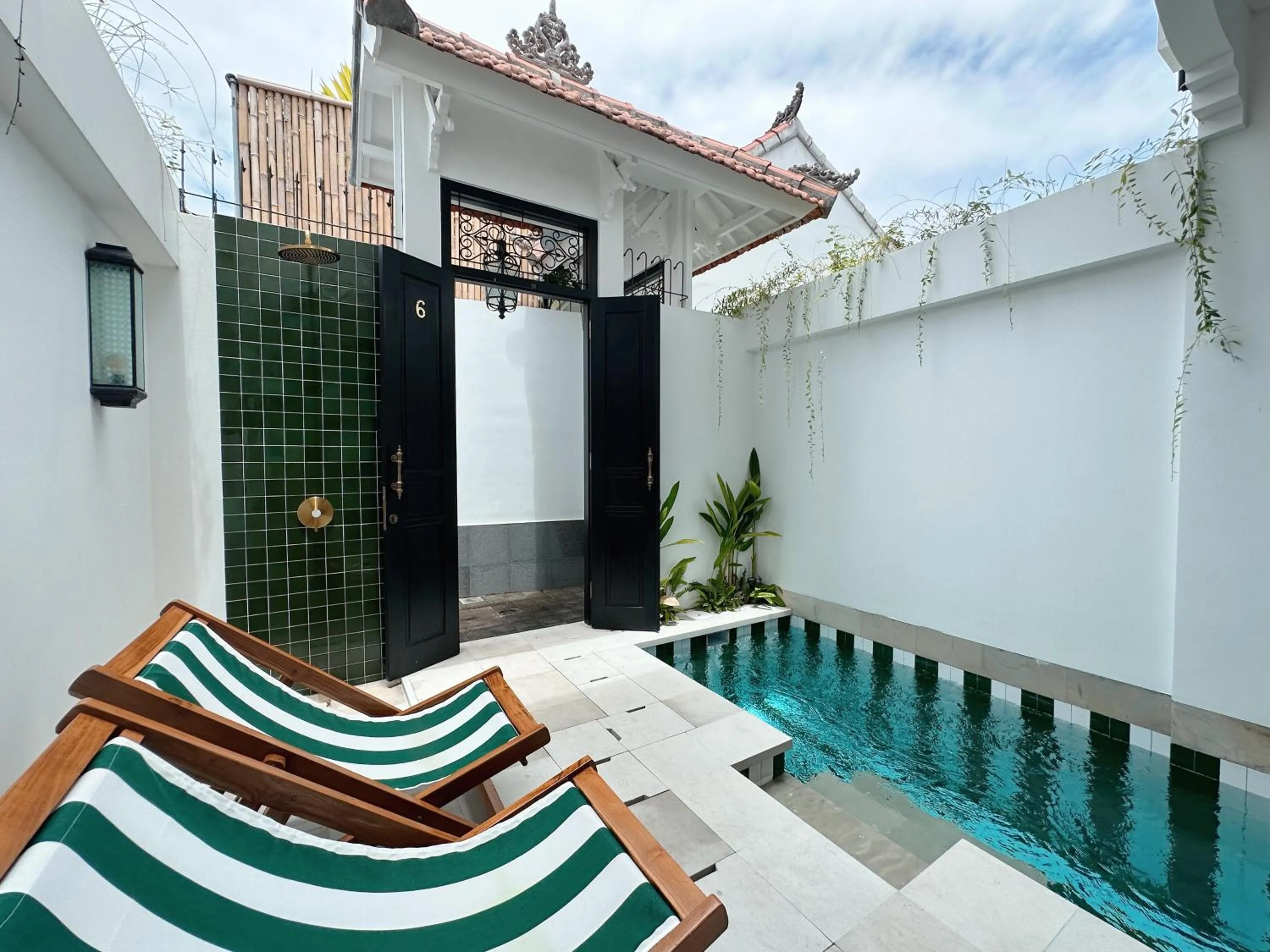 Facade/entrance in Martini Beachside Villa 6