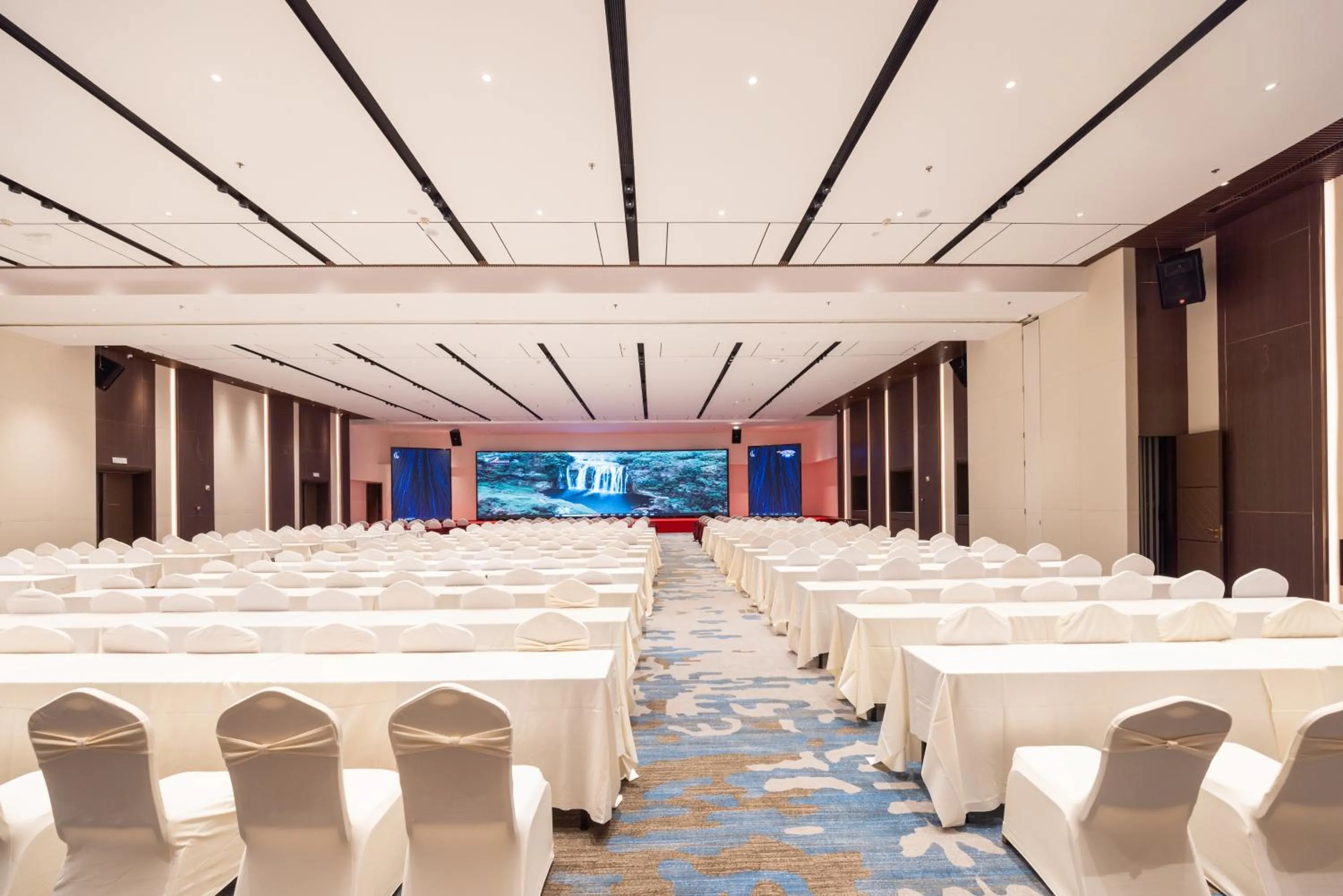Meeting/conference room in Atour Hotel Kunming Nanping Pedestrian Street Old Street