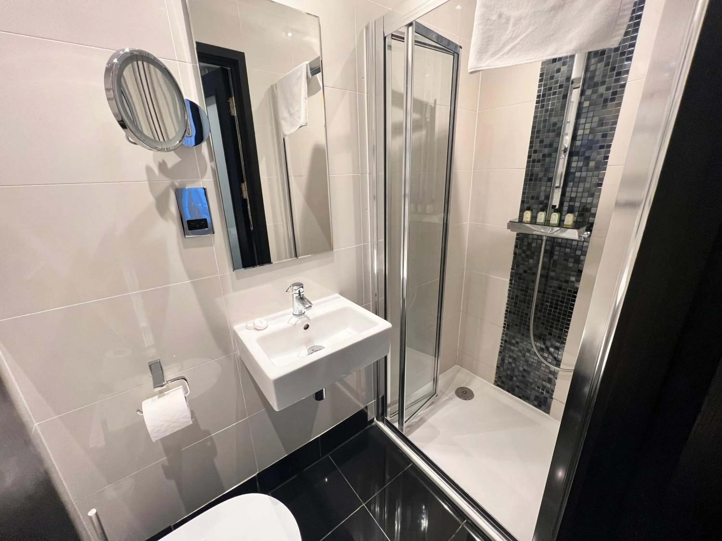 Shower in Great St Helen Hotel