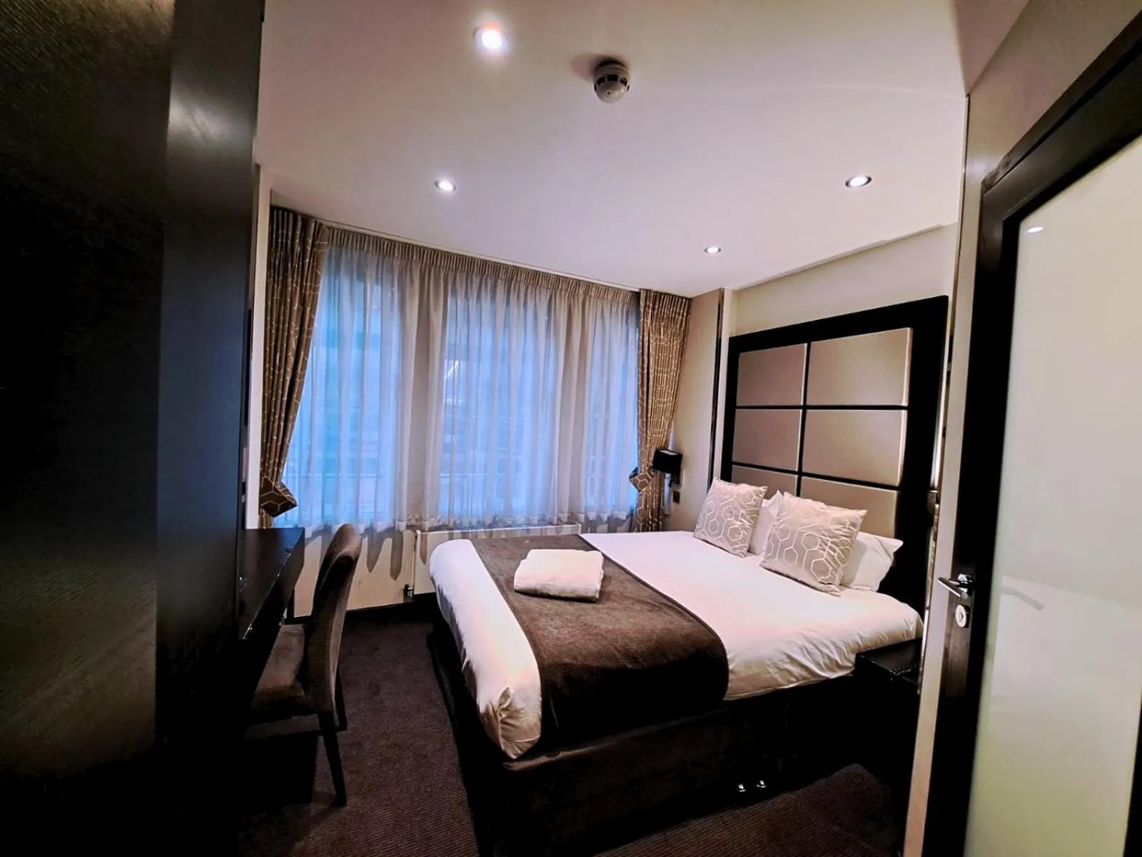 Bed in Great St Helen Hotel