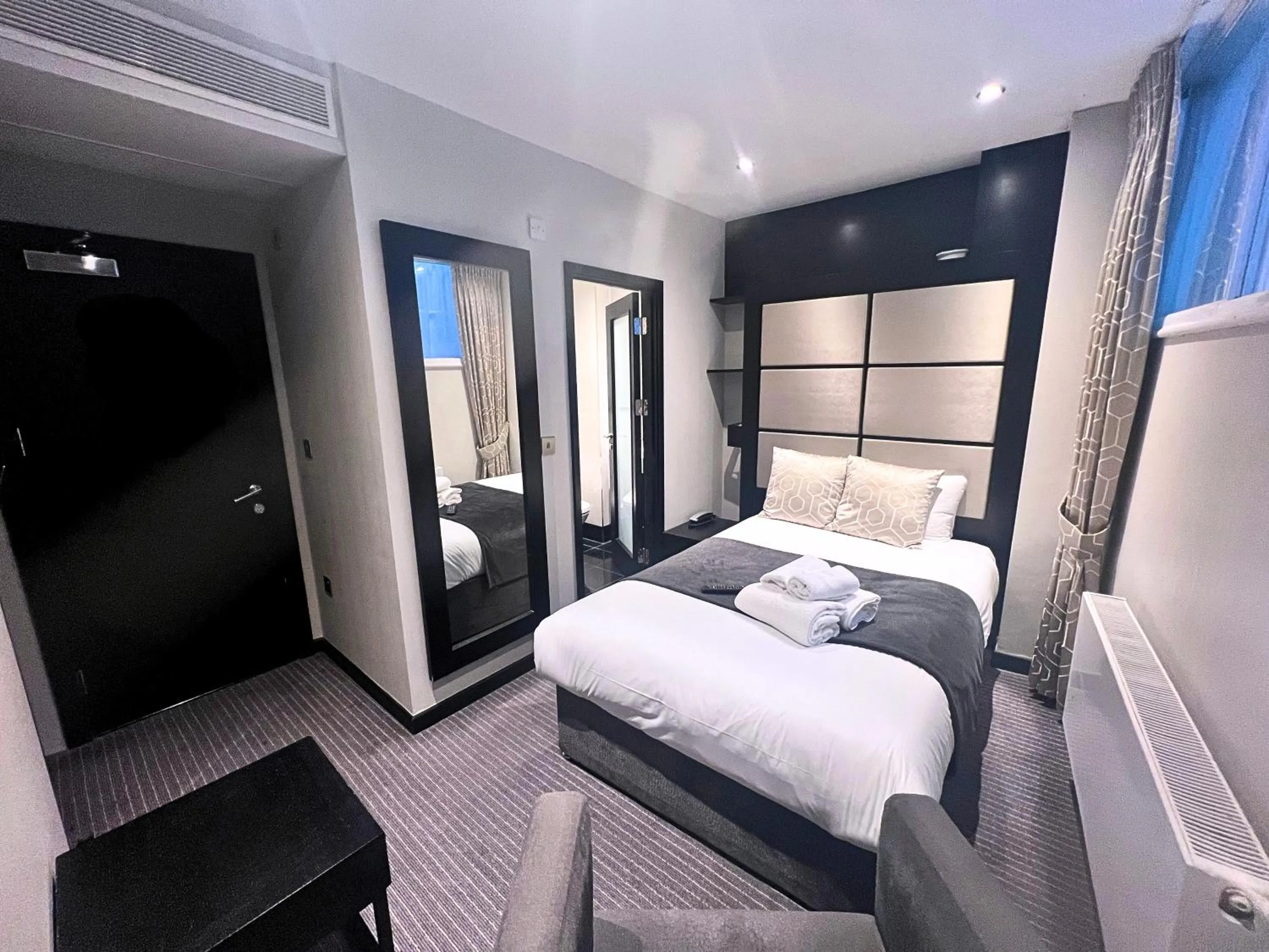 Bed in Great St Helen Hotel