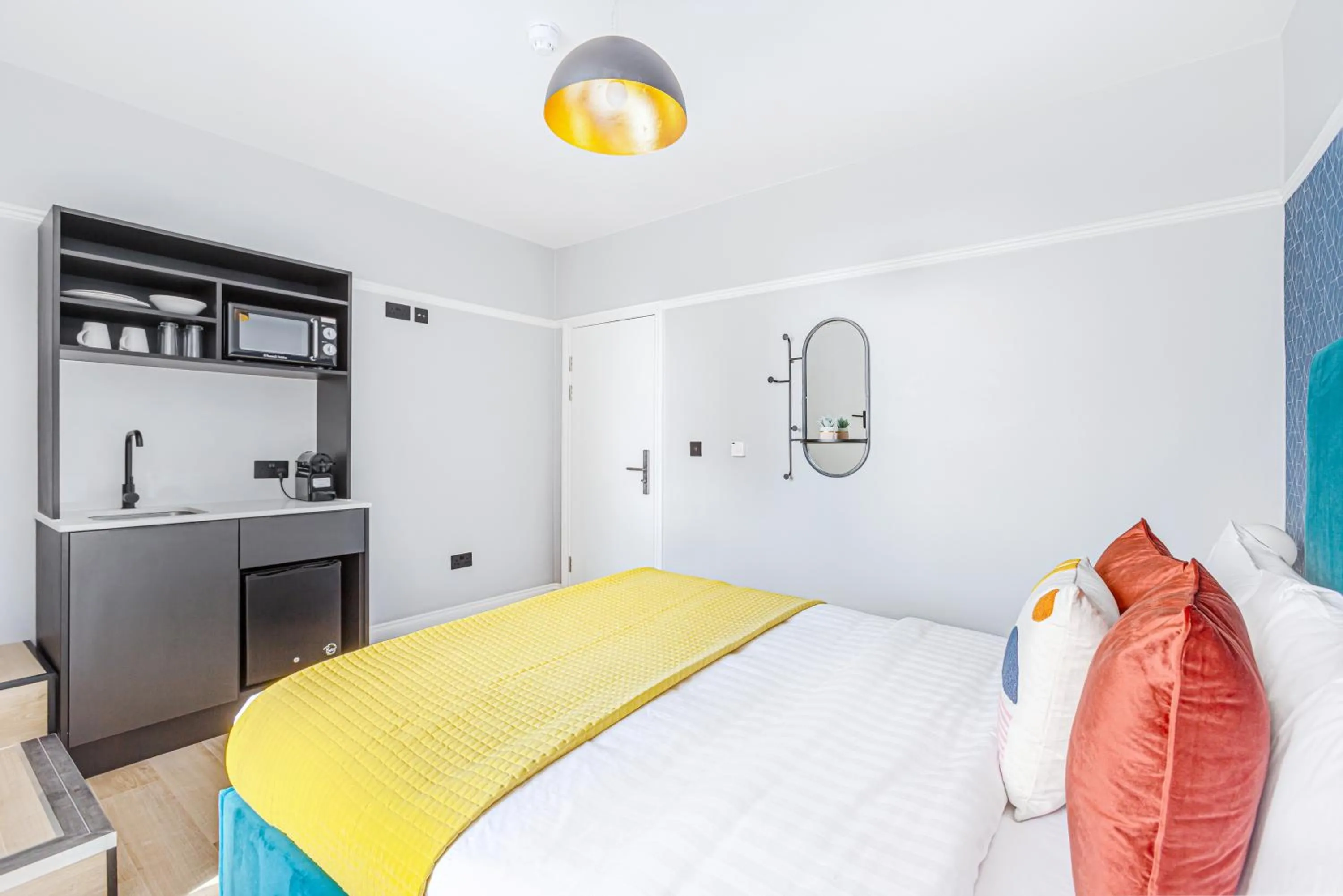 Kitchen or kitchenette, Bed in Bob W London Earl's Court - Philbeach Gardens