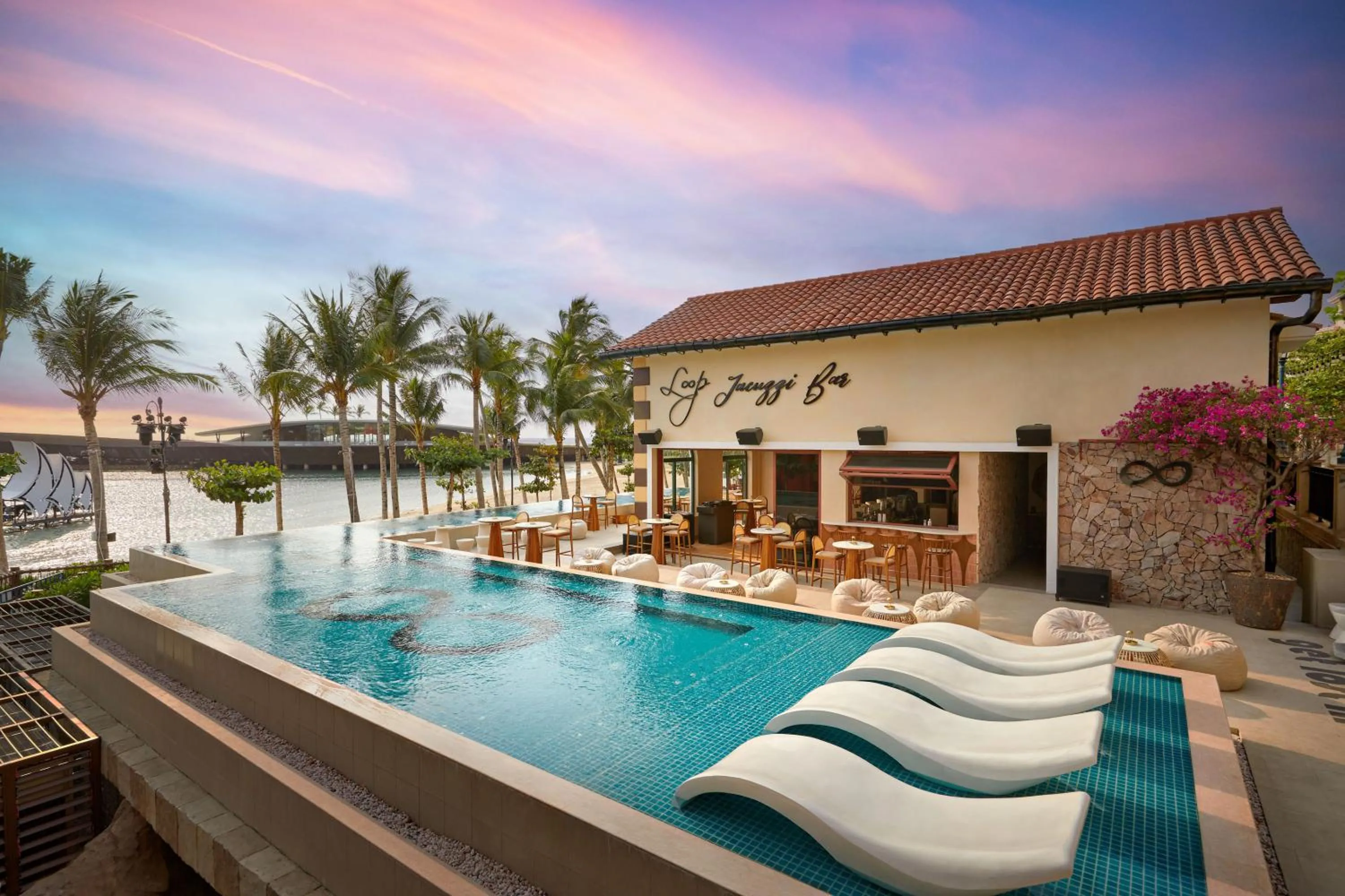 Swimming pool in Sakurakyo Hotel & Spa Phu Quoc