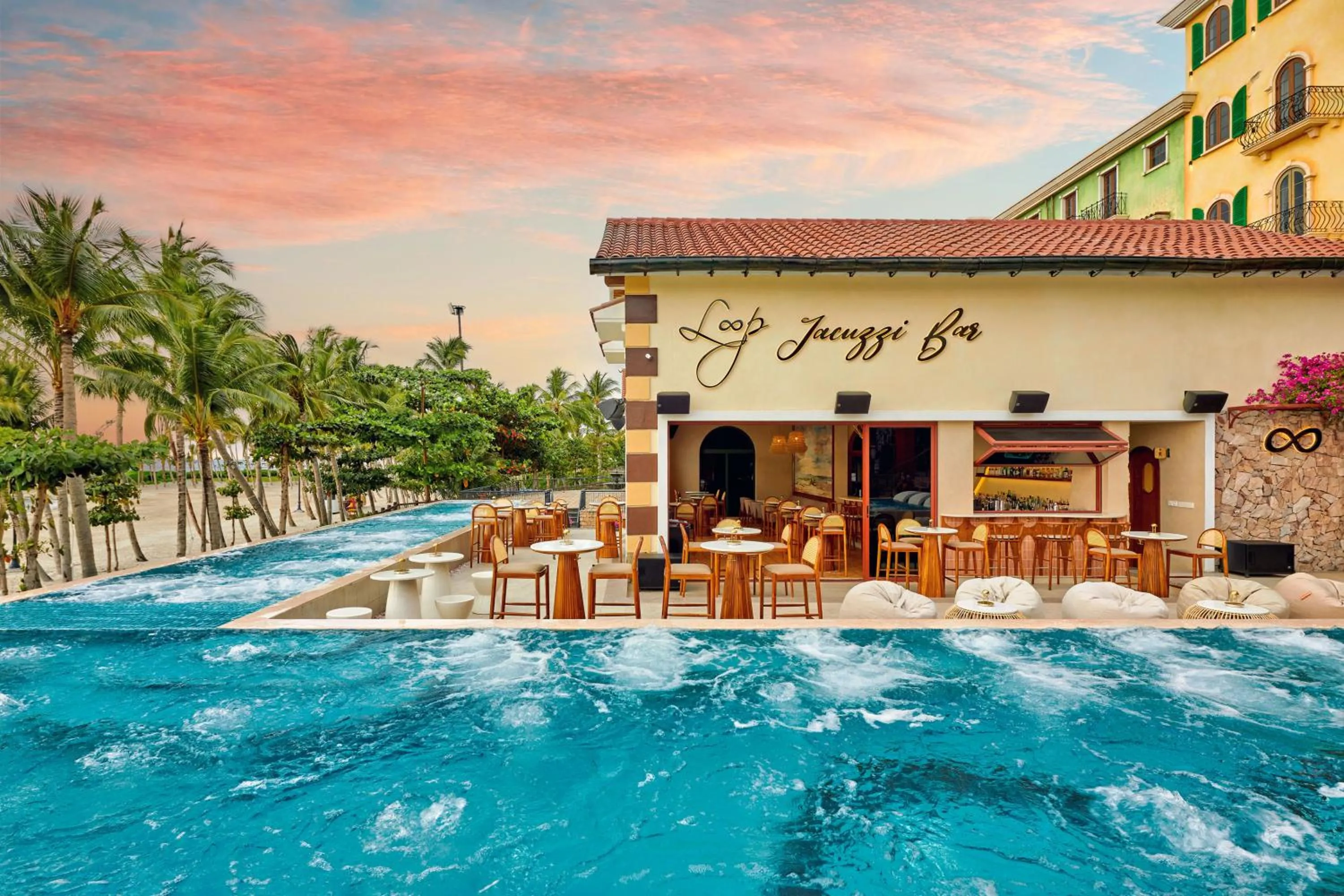 Swimming pool in Sakurakyo Hotel & Spa Phu Quoc