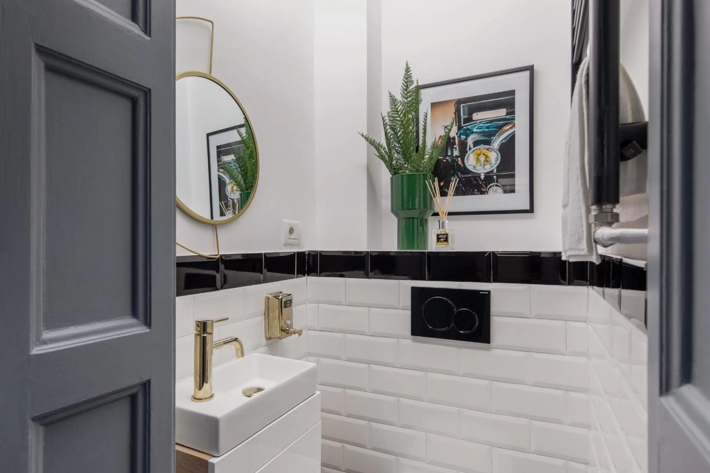 Bathroom in The Great Gatsby