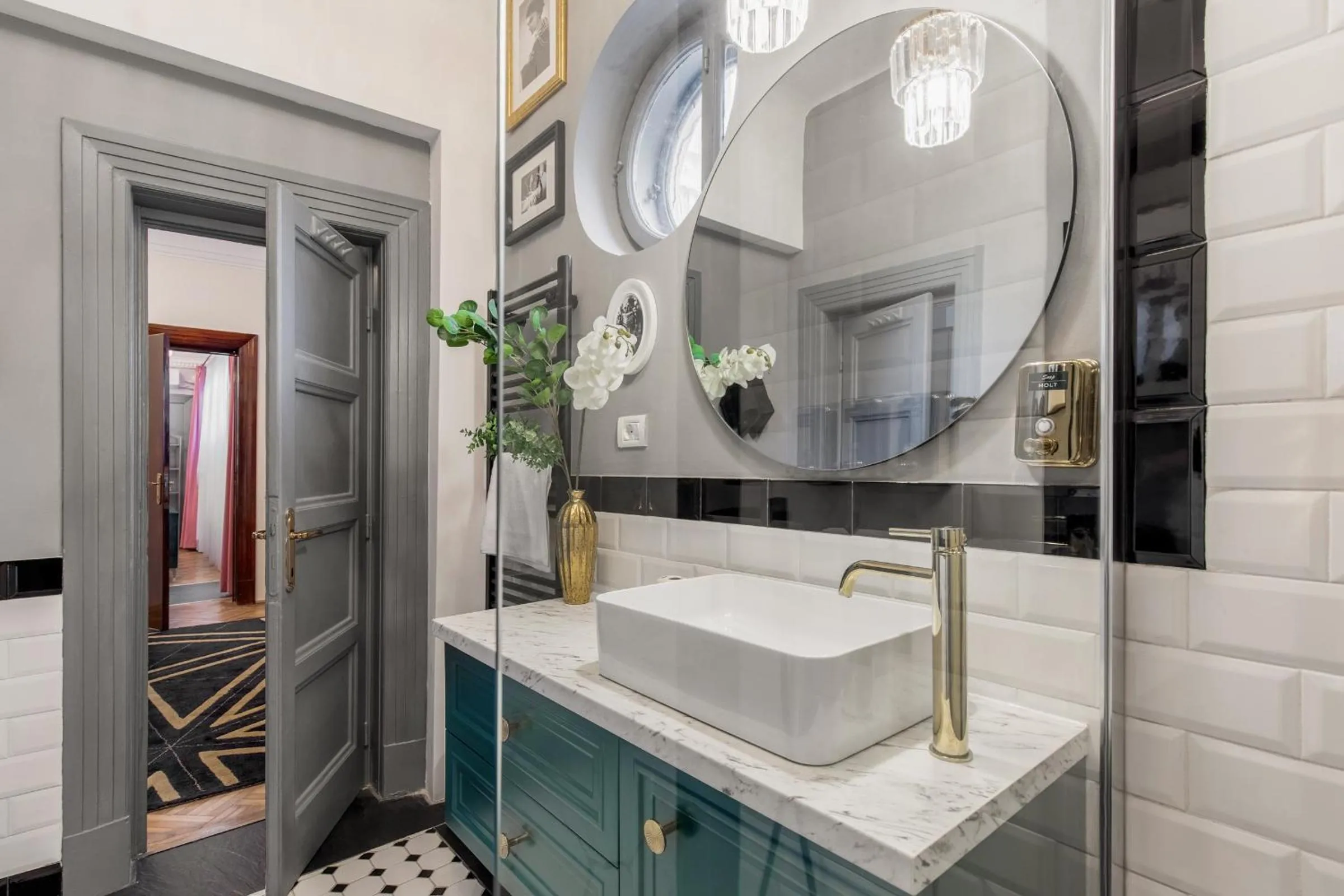 Bathroom in The Great Gatsby