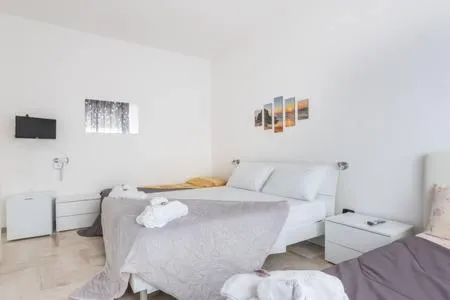 Photo of the whole room, Bed in ITALIA GUESTHOUSe