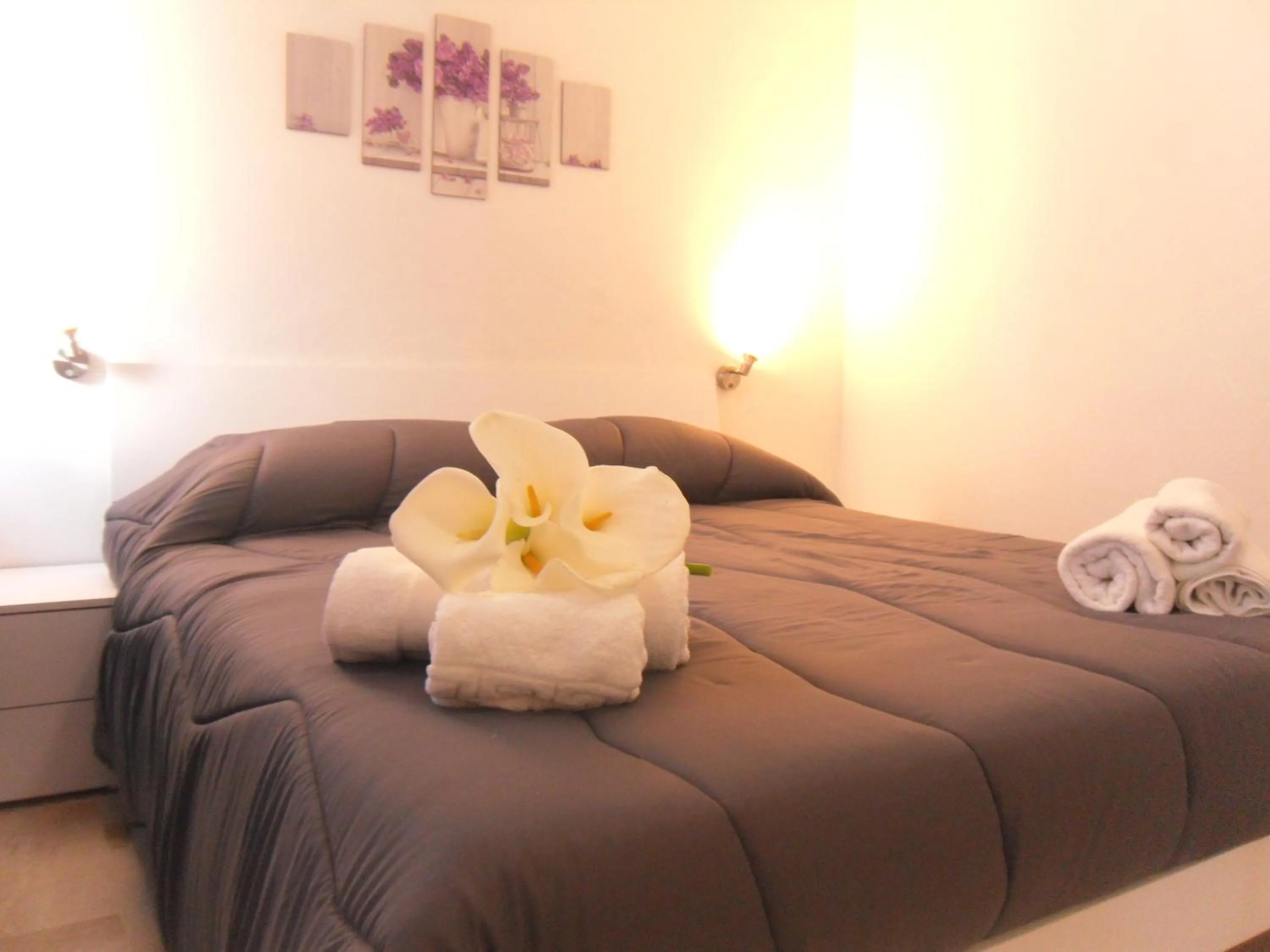 Photo of the whole room, Bed in ITALIA GUESTHOUSe