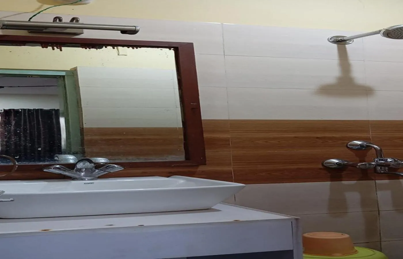 Bathroom in Holiday Inn Guest House Near Nemcare Hospital